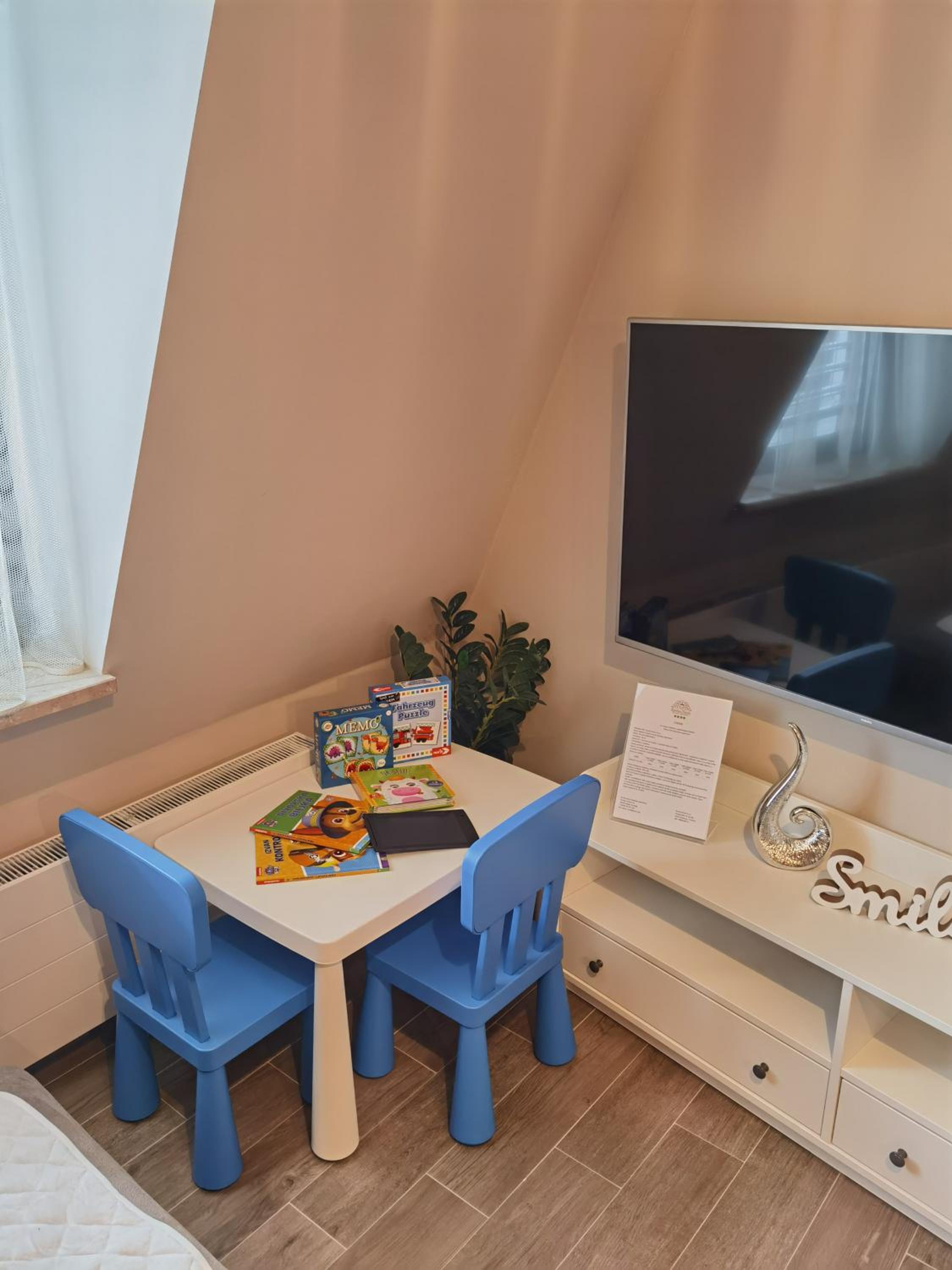 Deluxe Two-Bedroom Apartment with City View - Photo 19
