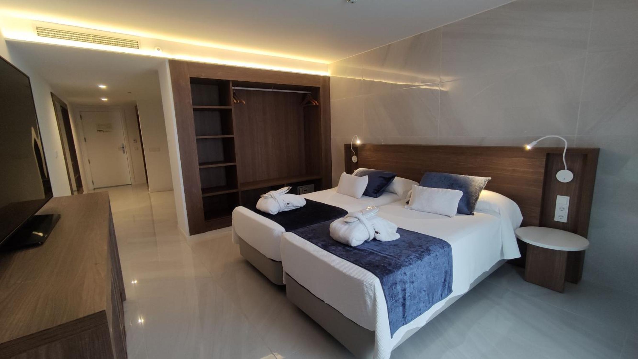 Junior Suite with Outdoor Jacuzzi - Photo 1