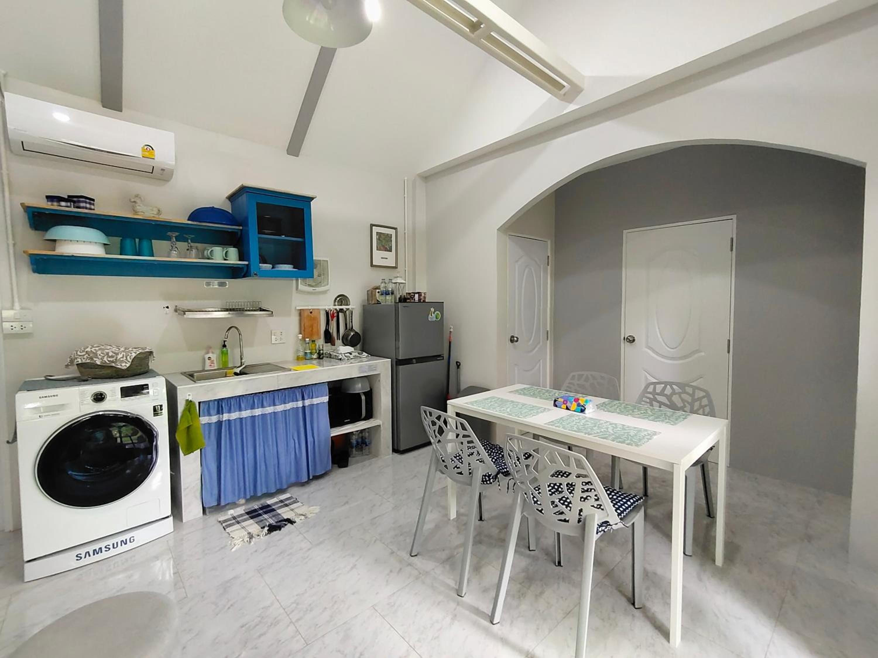 Two-Bedroom House - Photo 10