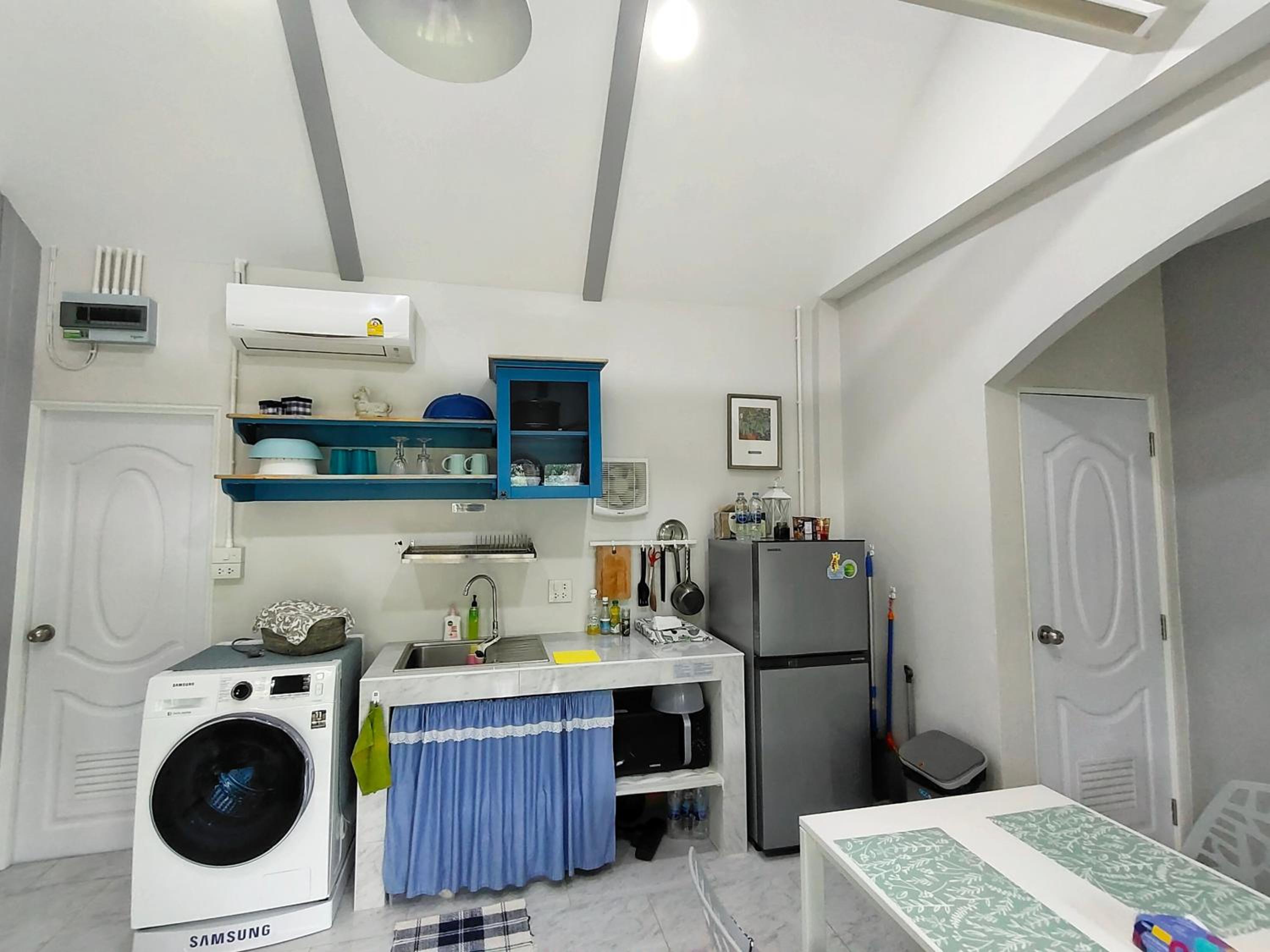 Two-Bedroom House - Photo 8