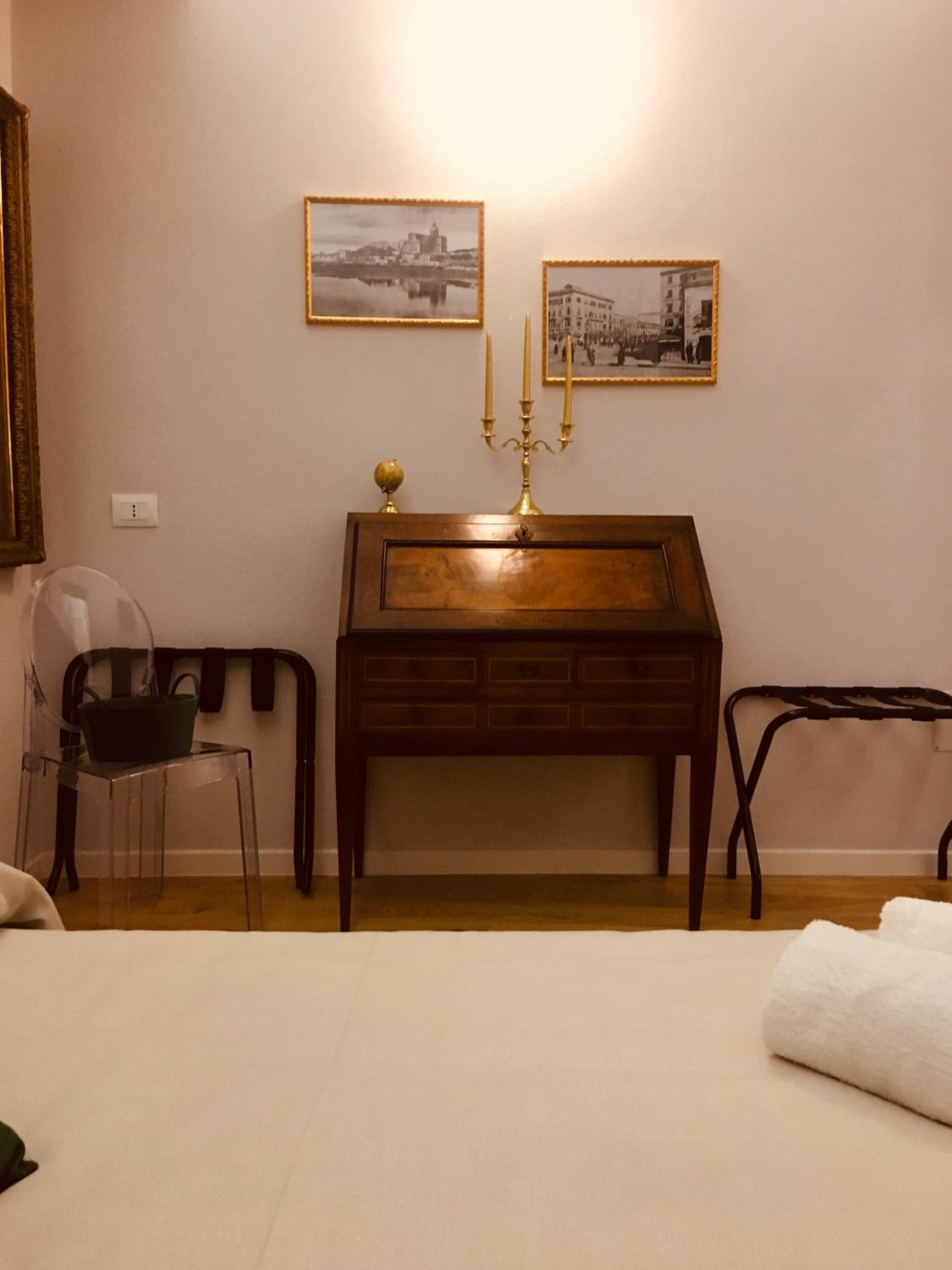 Standard King Room - Photo 2