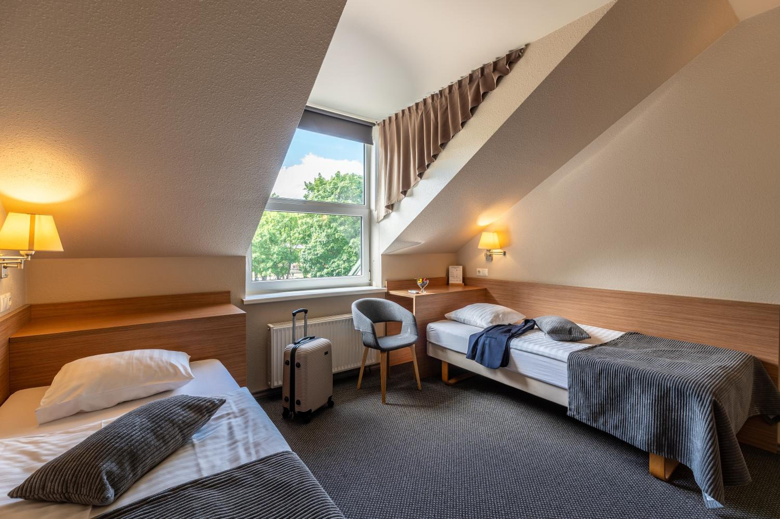 Business Twin Room - Photo 1