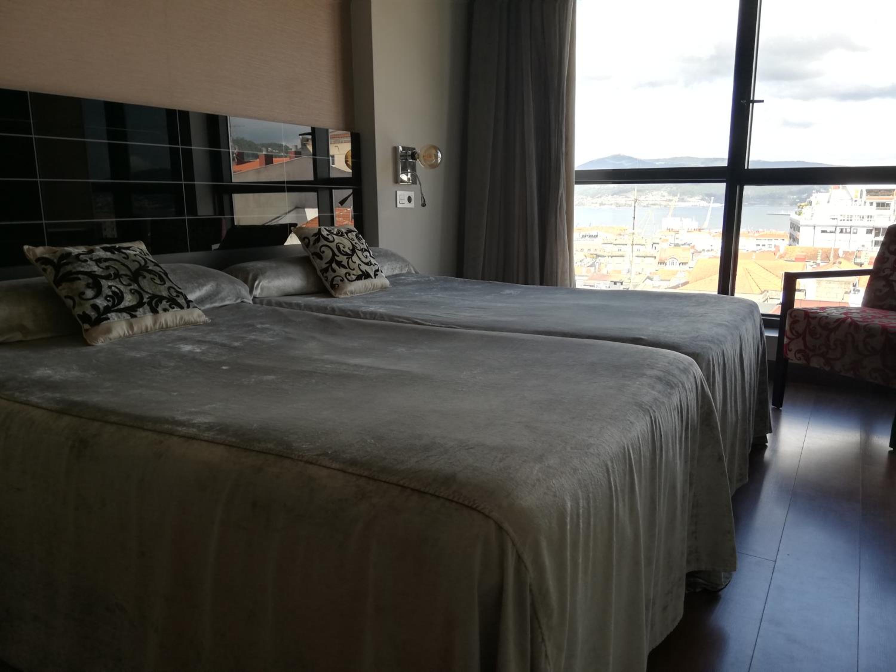 Double or Twin Room with Sea View - Photo 3