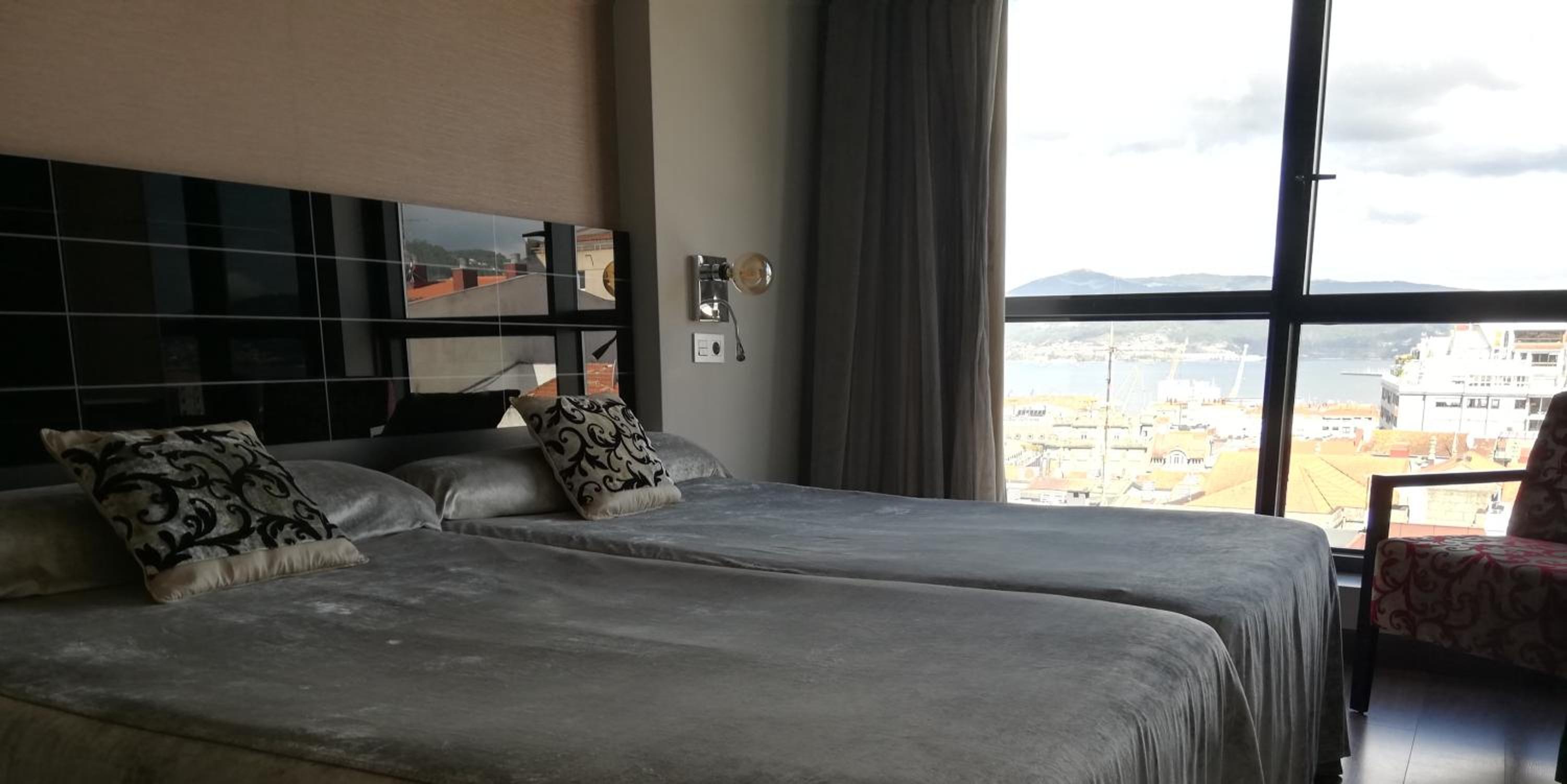 Double or Twin Room with Sea View - Photo 6