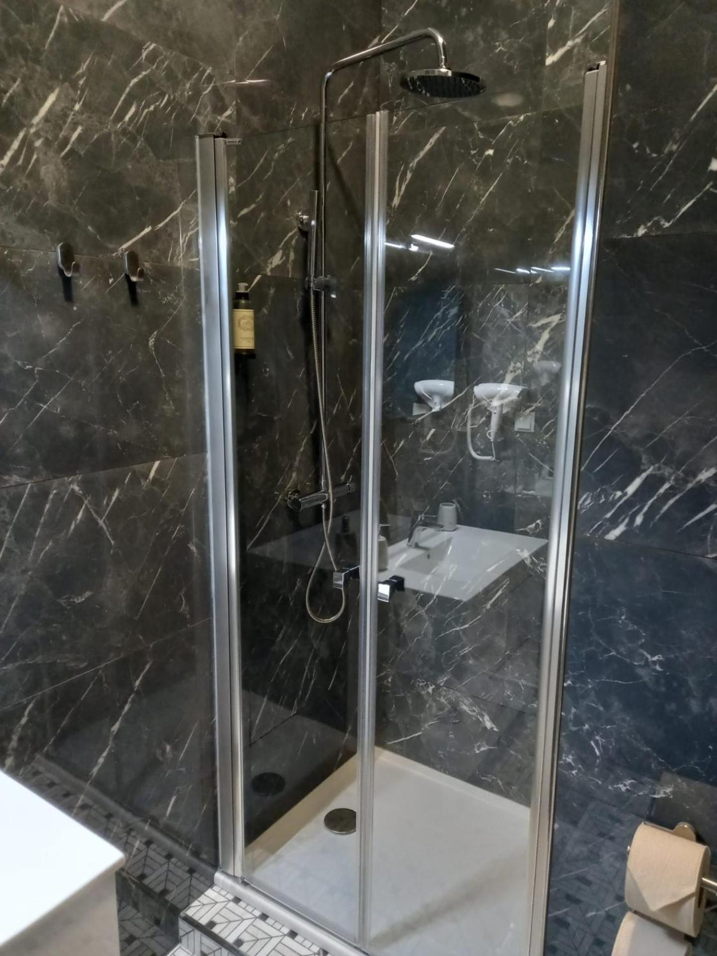 Double Room with Private Bathroom - Photo 7