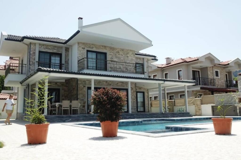 Villa photo 2