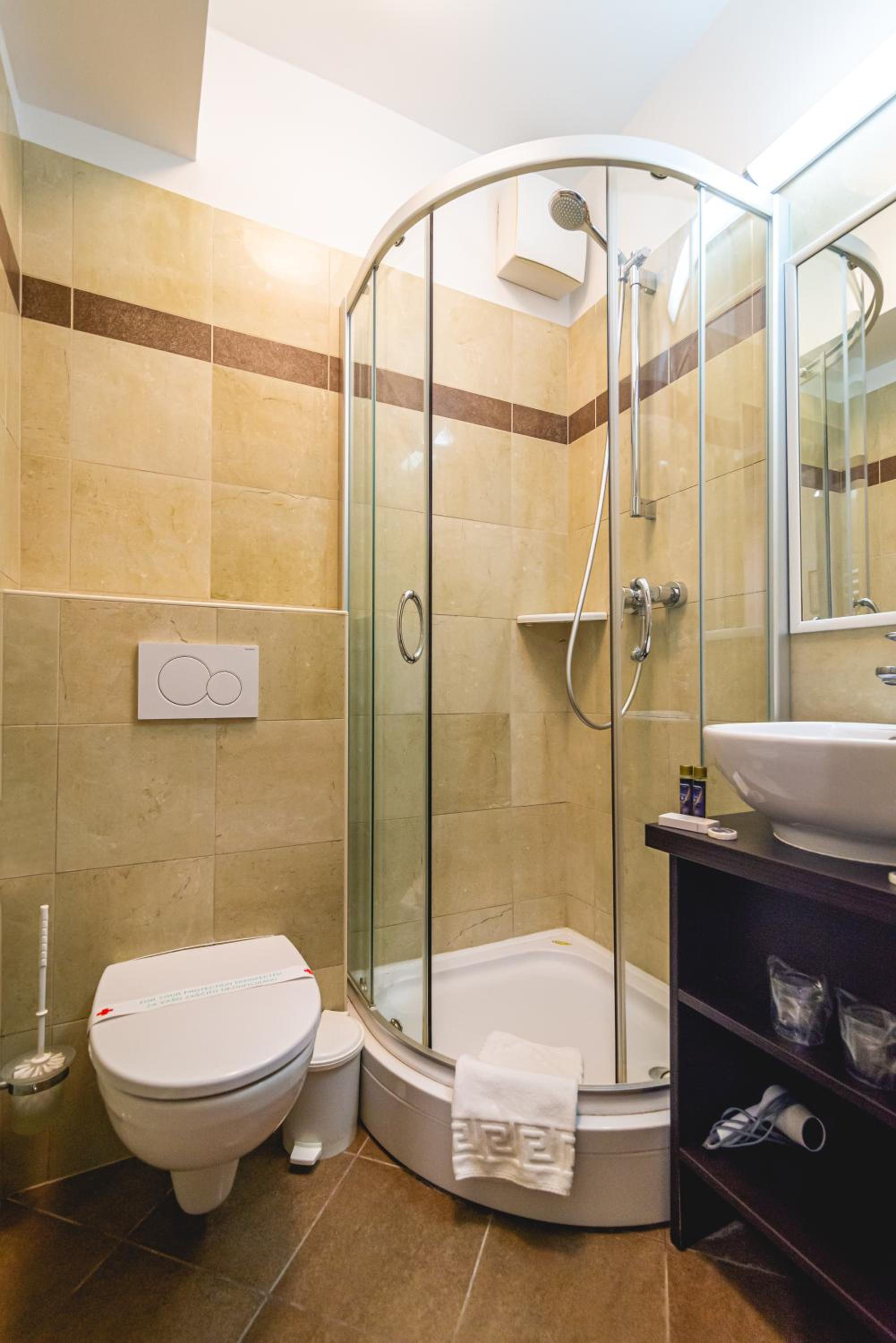 Twin Room - Photo 4