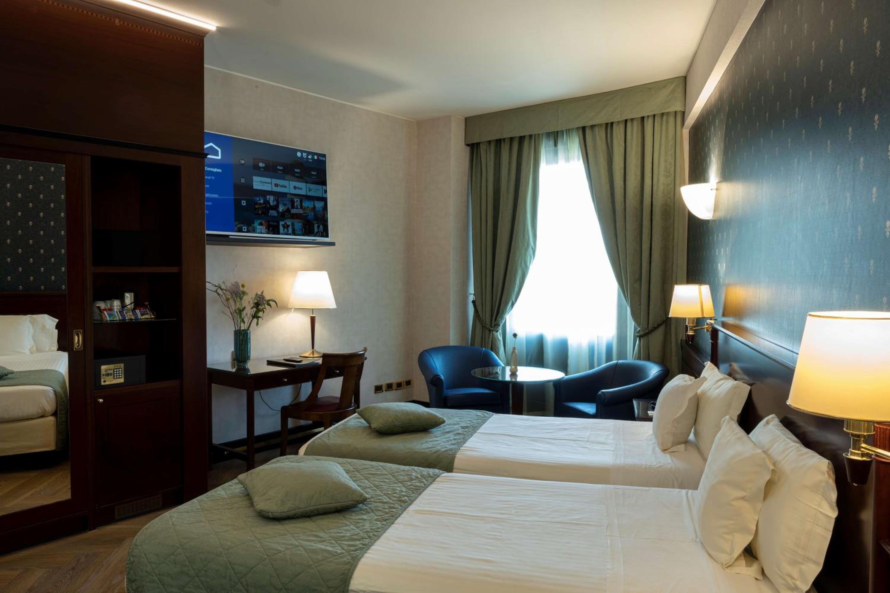 Superior King Room