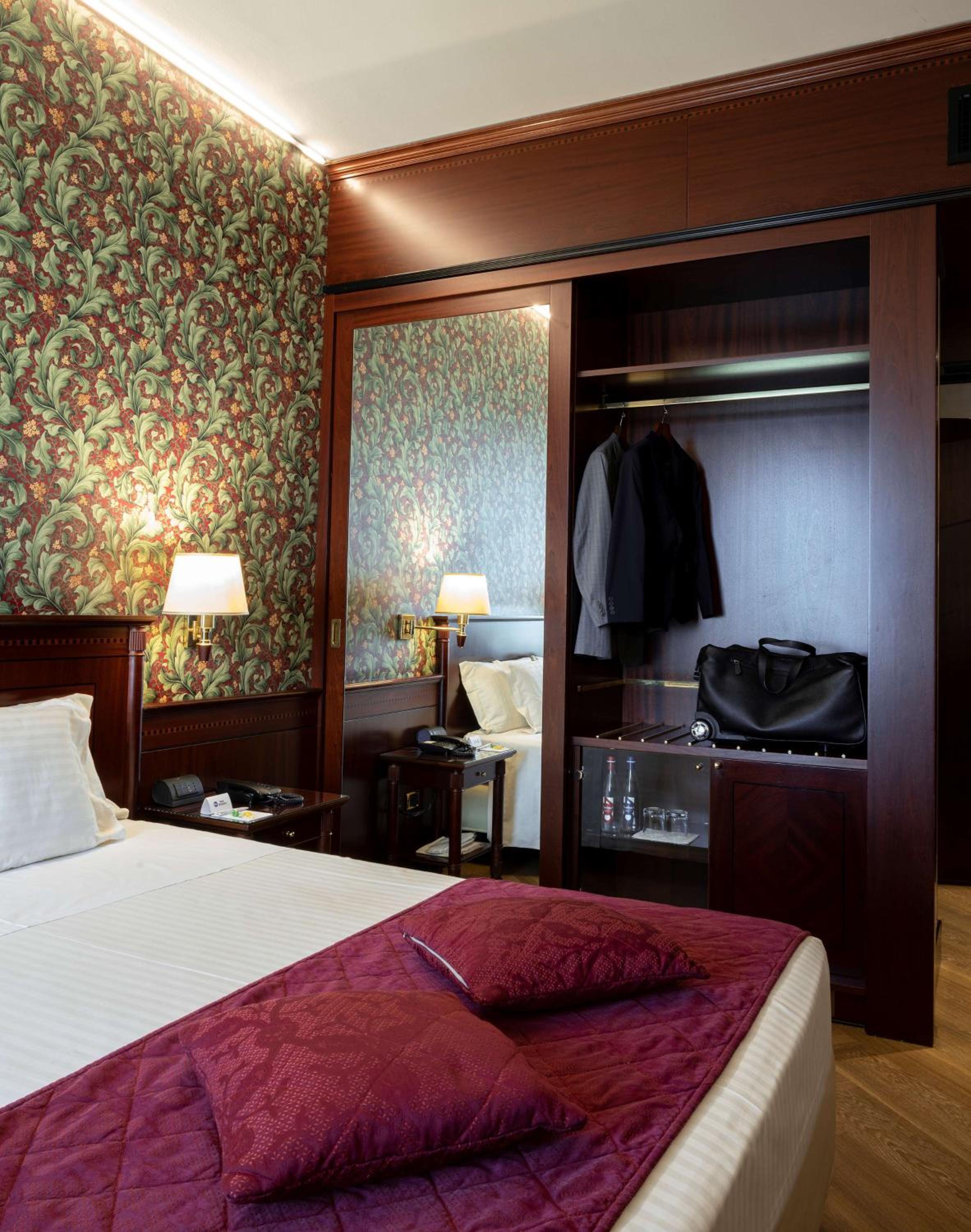 Classic King Room With Sofa Bed