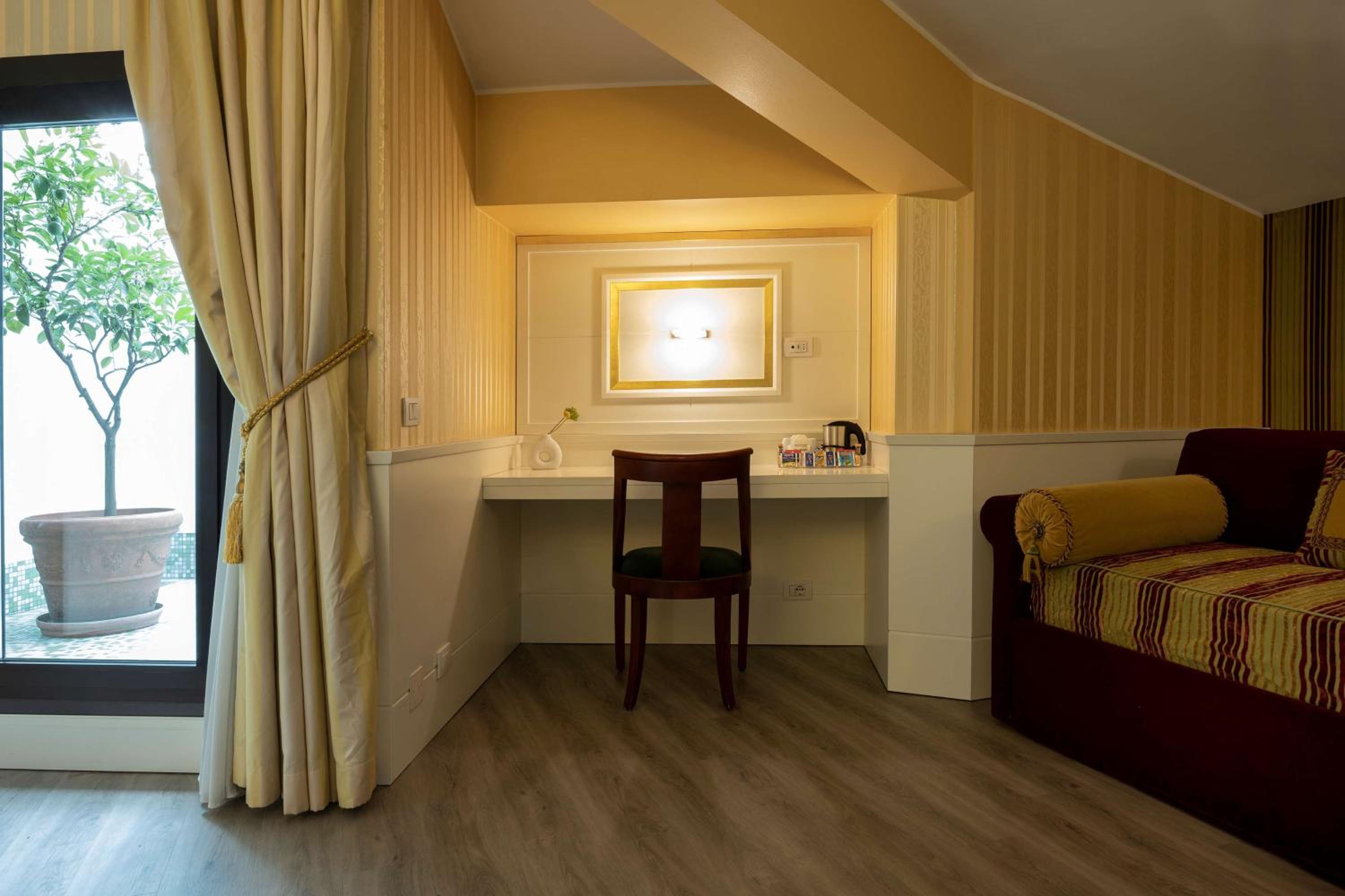 Executive Queen Room