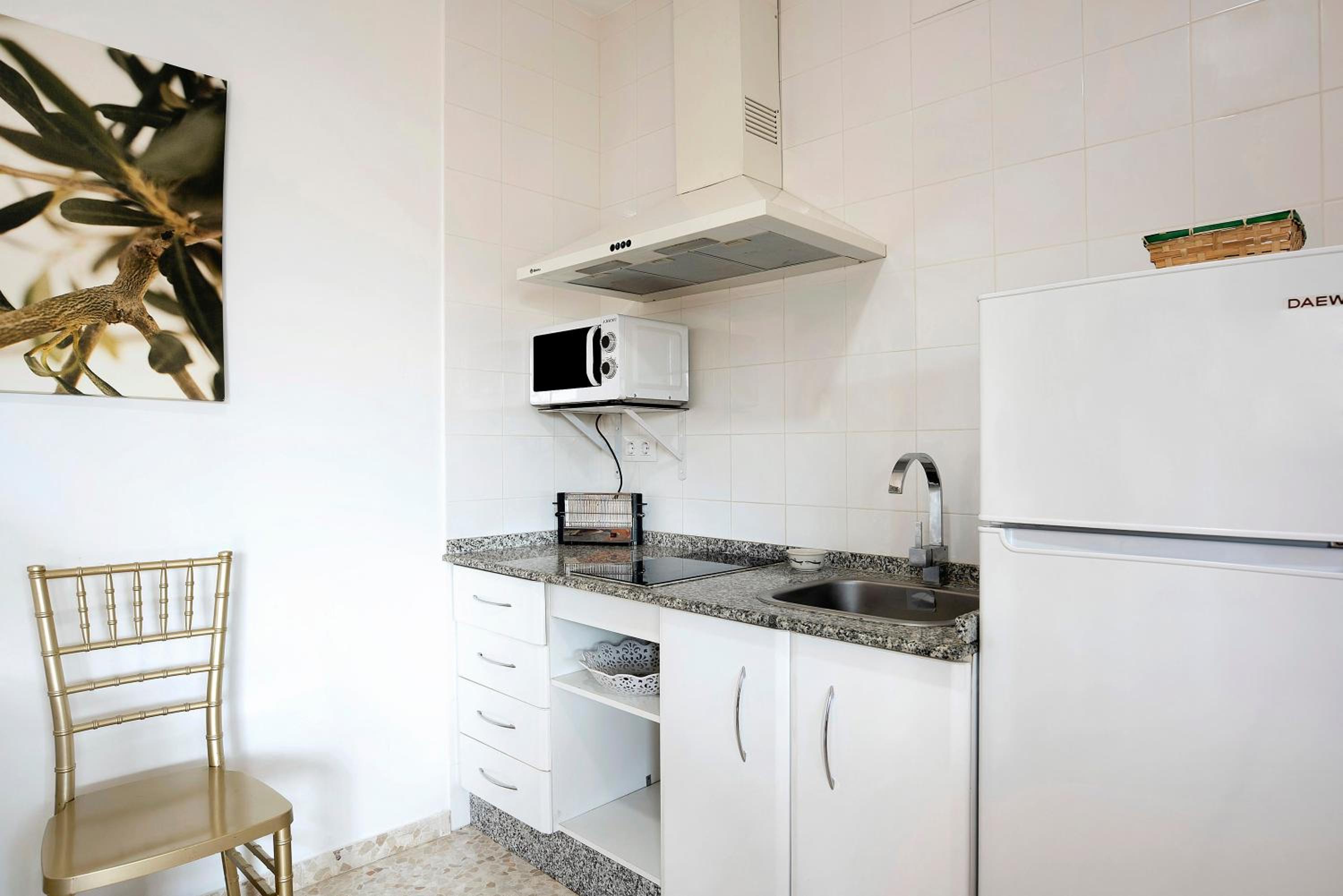 One-Bedroom House - Photo 12
