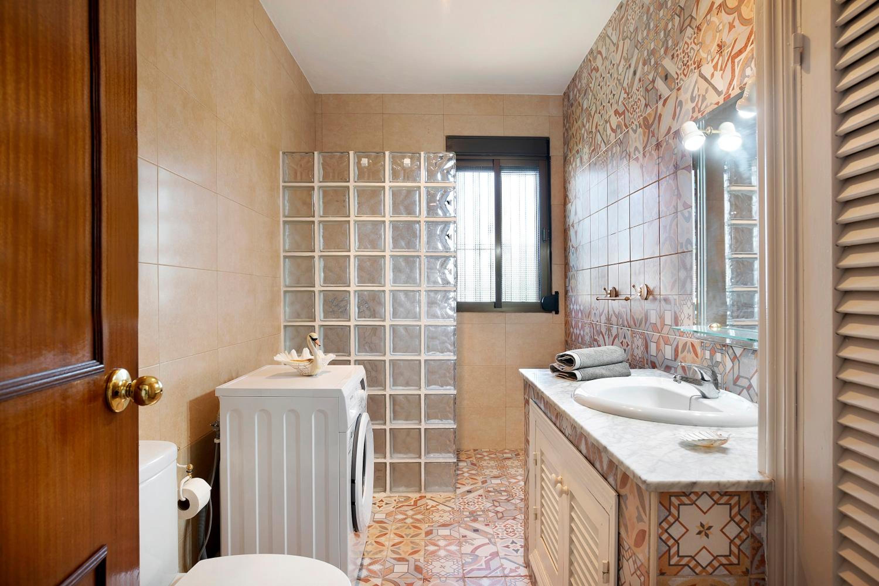 One-Bedroom House - Photo 8