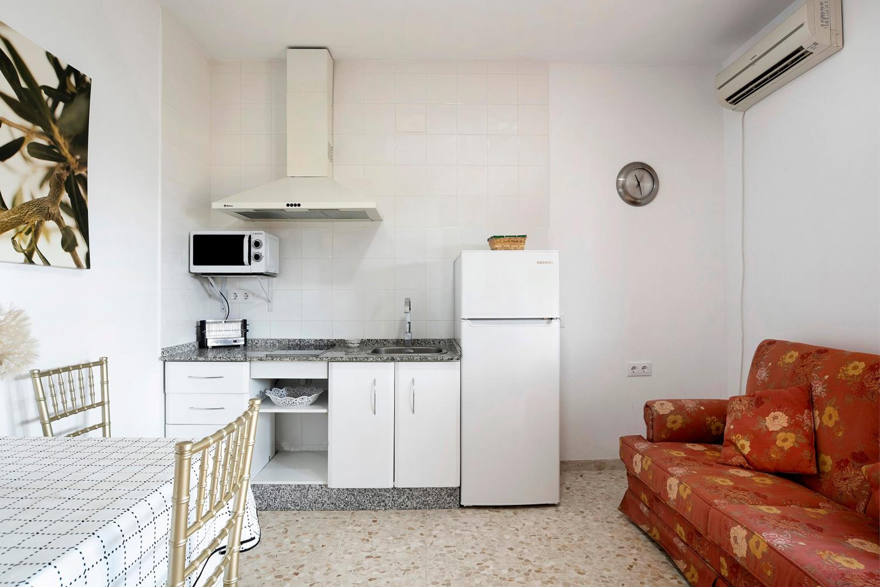 One-Bedroom House - Photo 11
