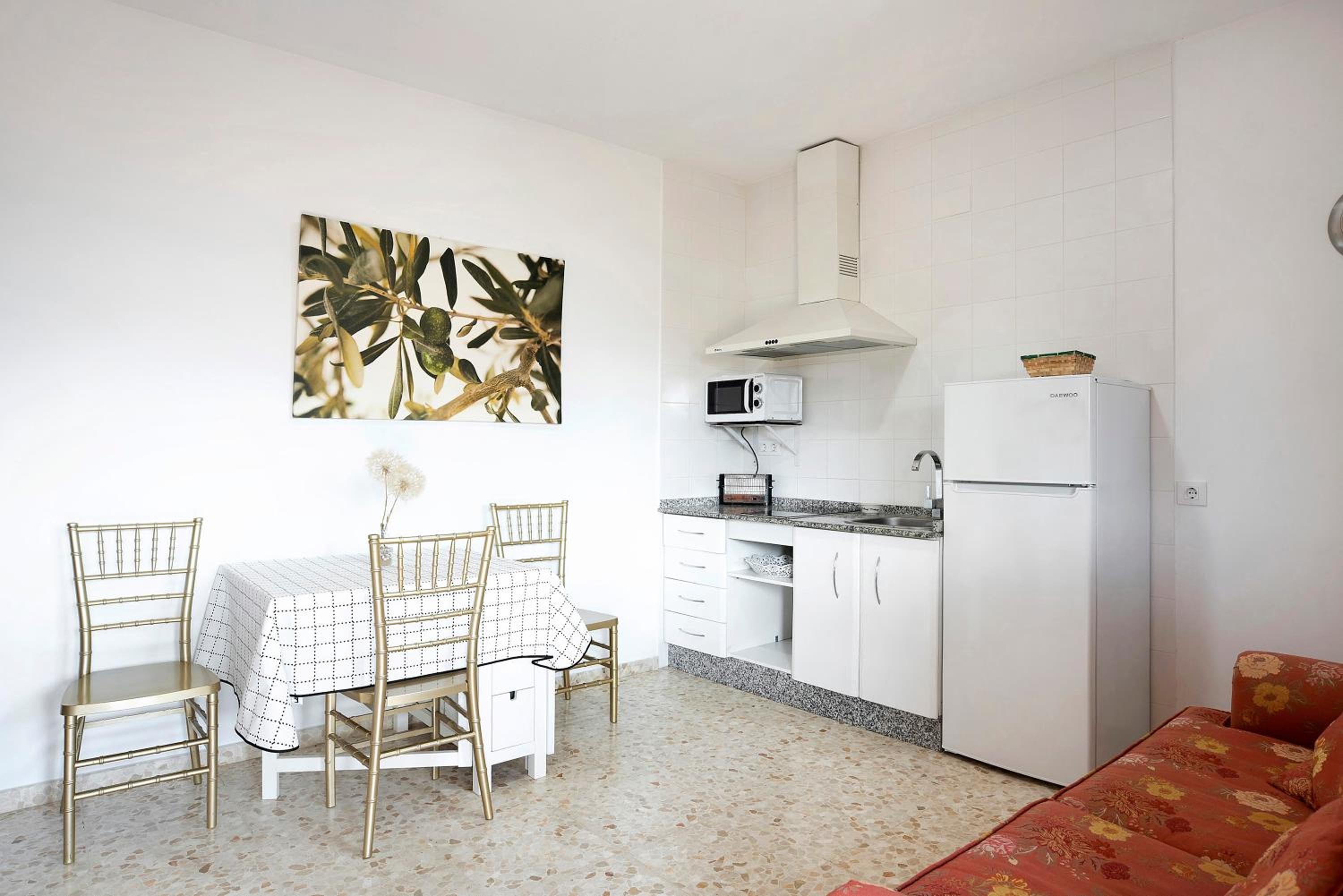 One-Bedroom House - Photo 15
