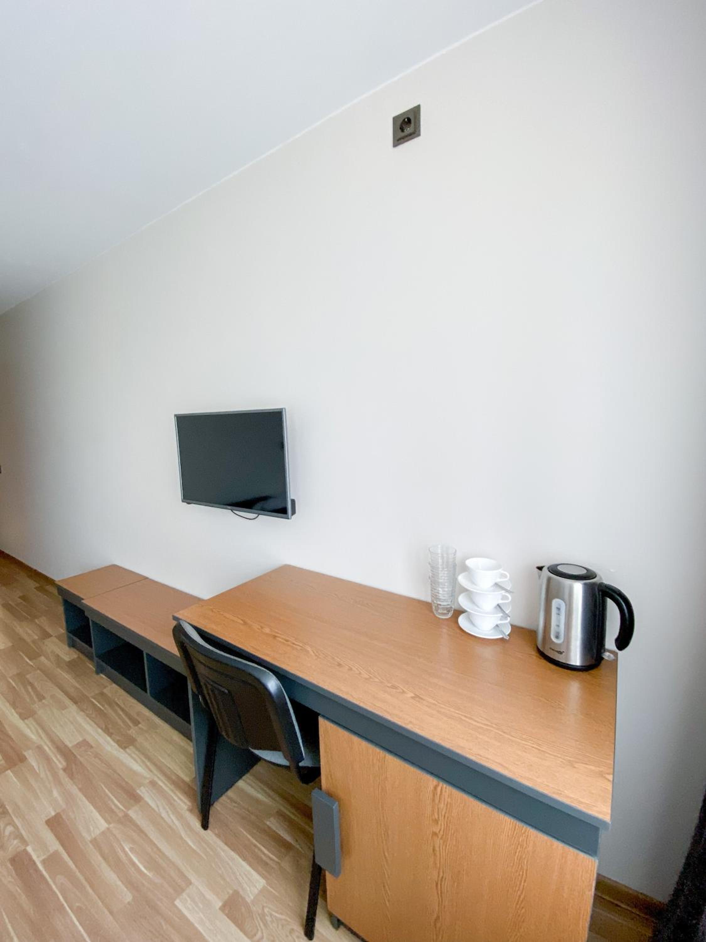 Twin Room - Photo 8