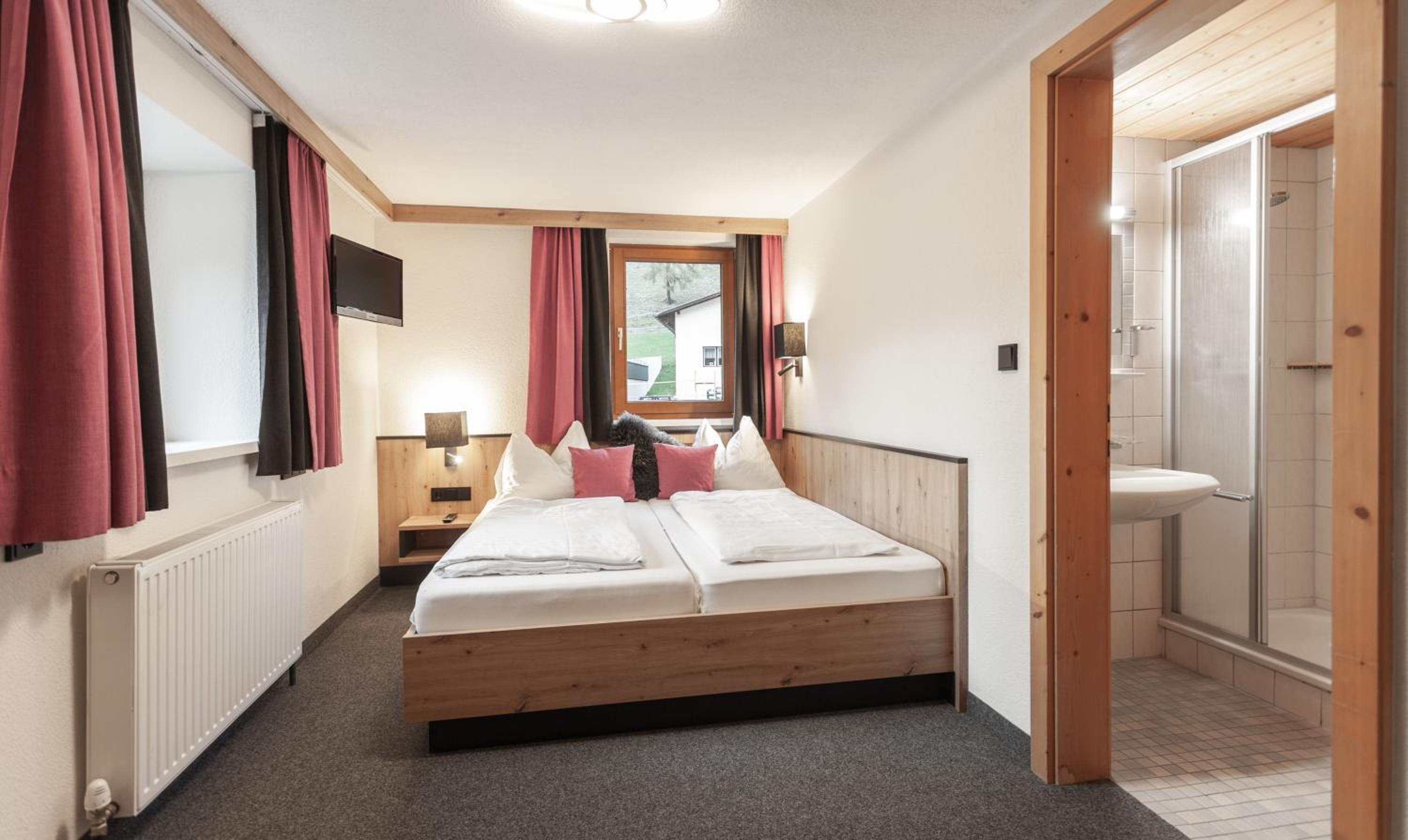Double or Twin Room photo 3