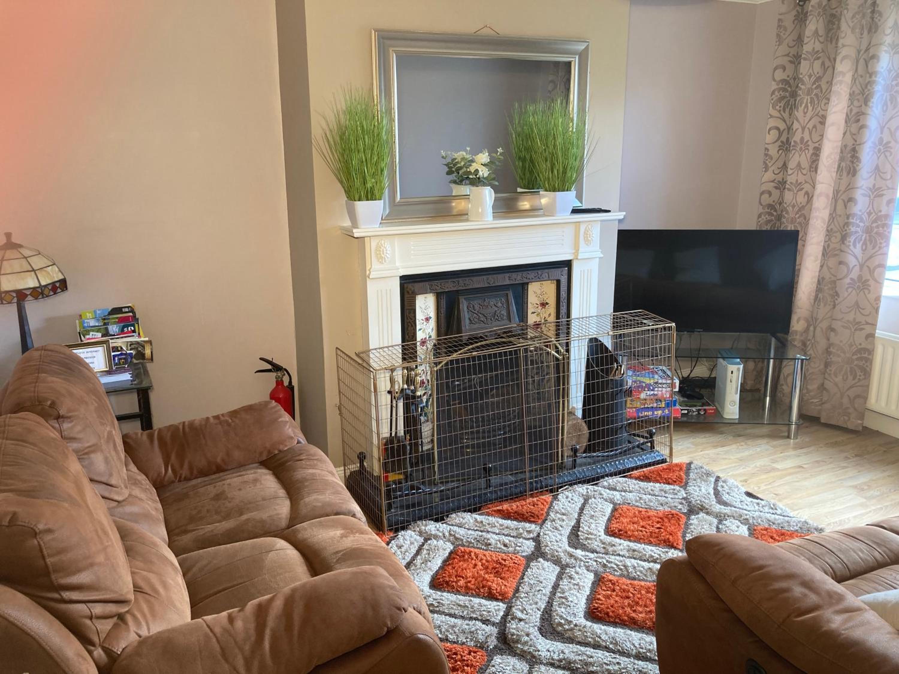 Three-Bedroom House - Photo 4