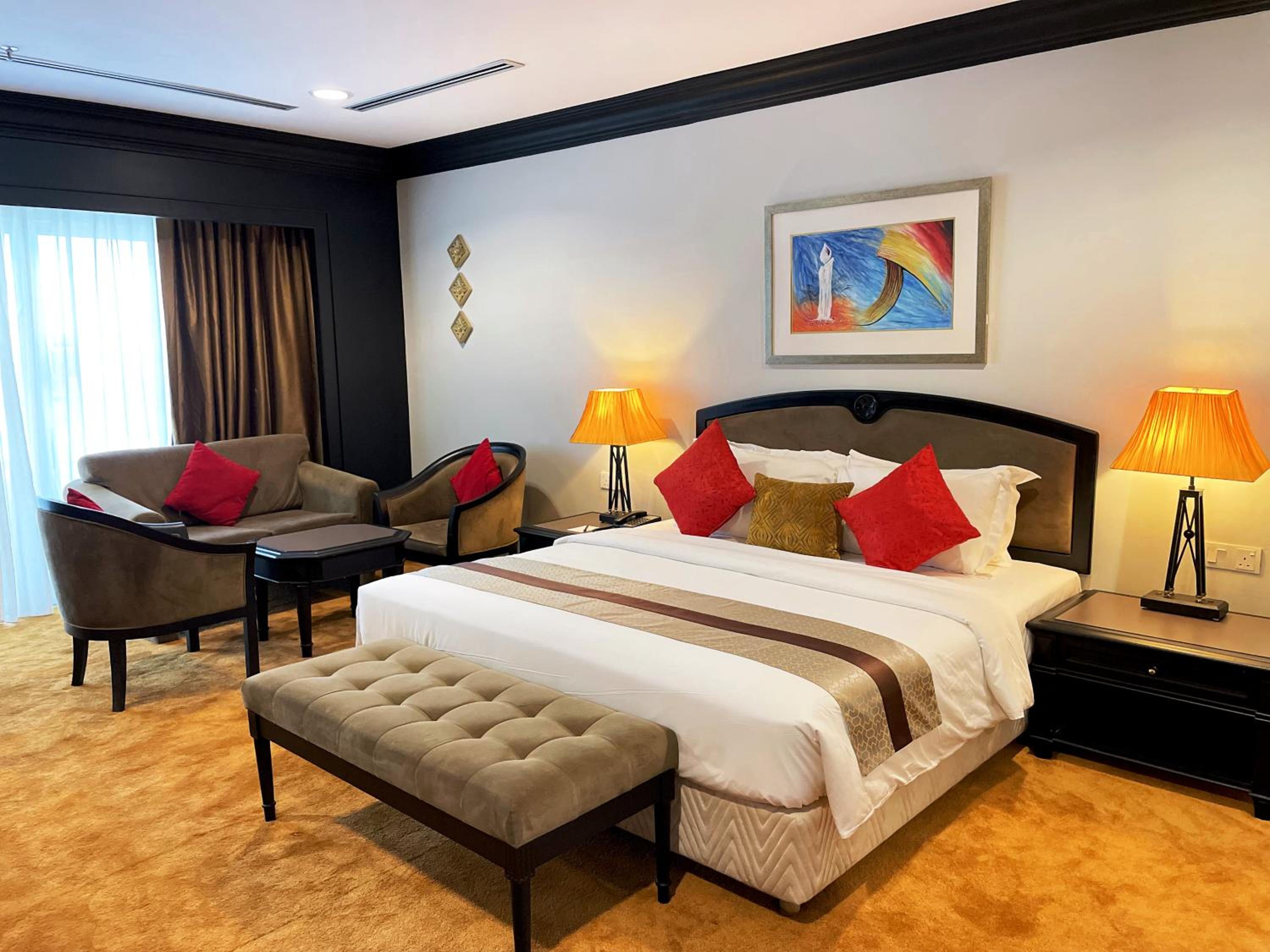 Executive Suite - Photo 2
