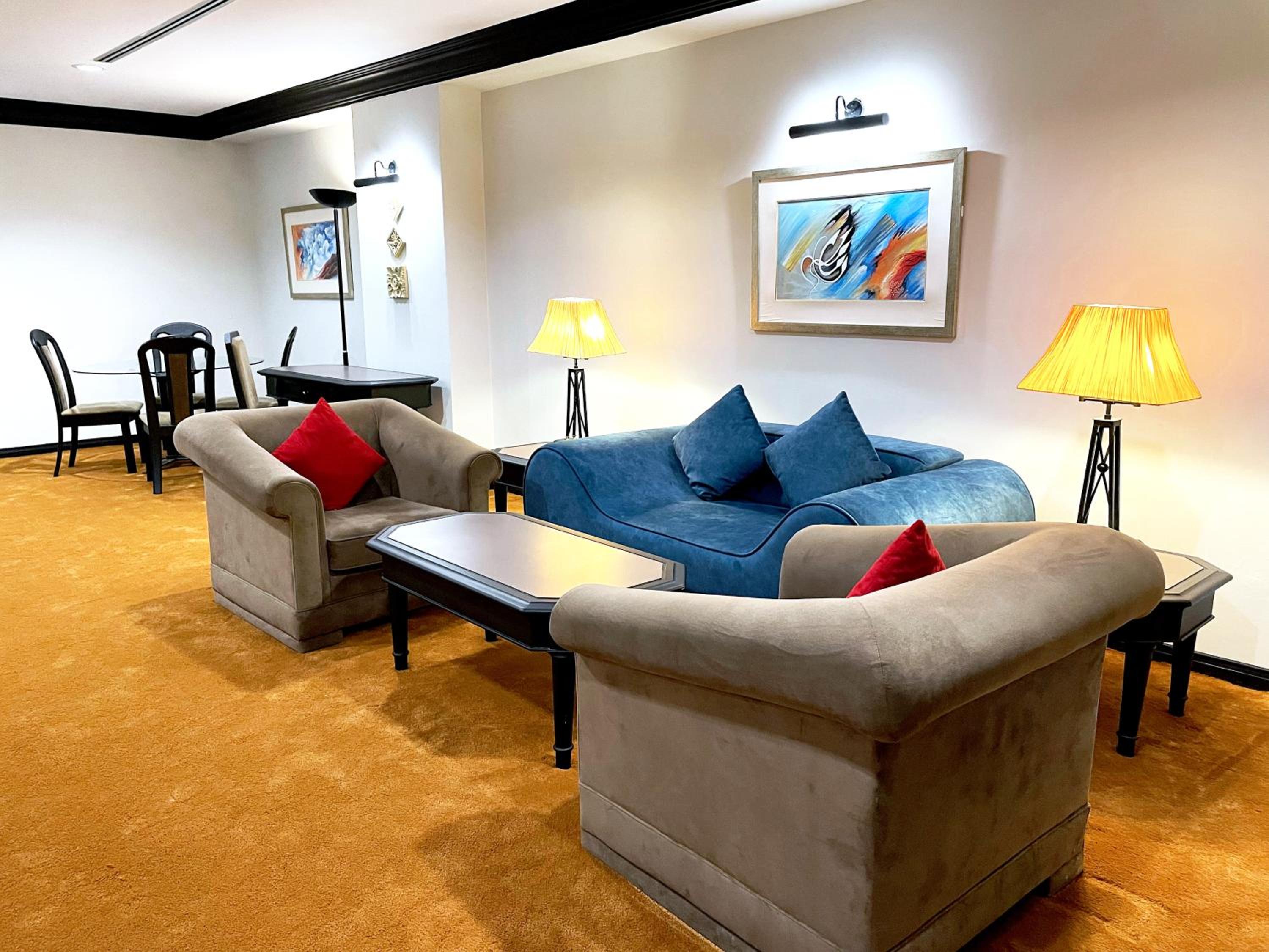Executive Suite - Photo 3