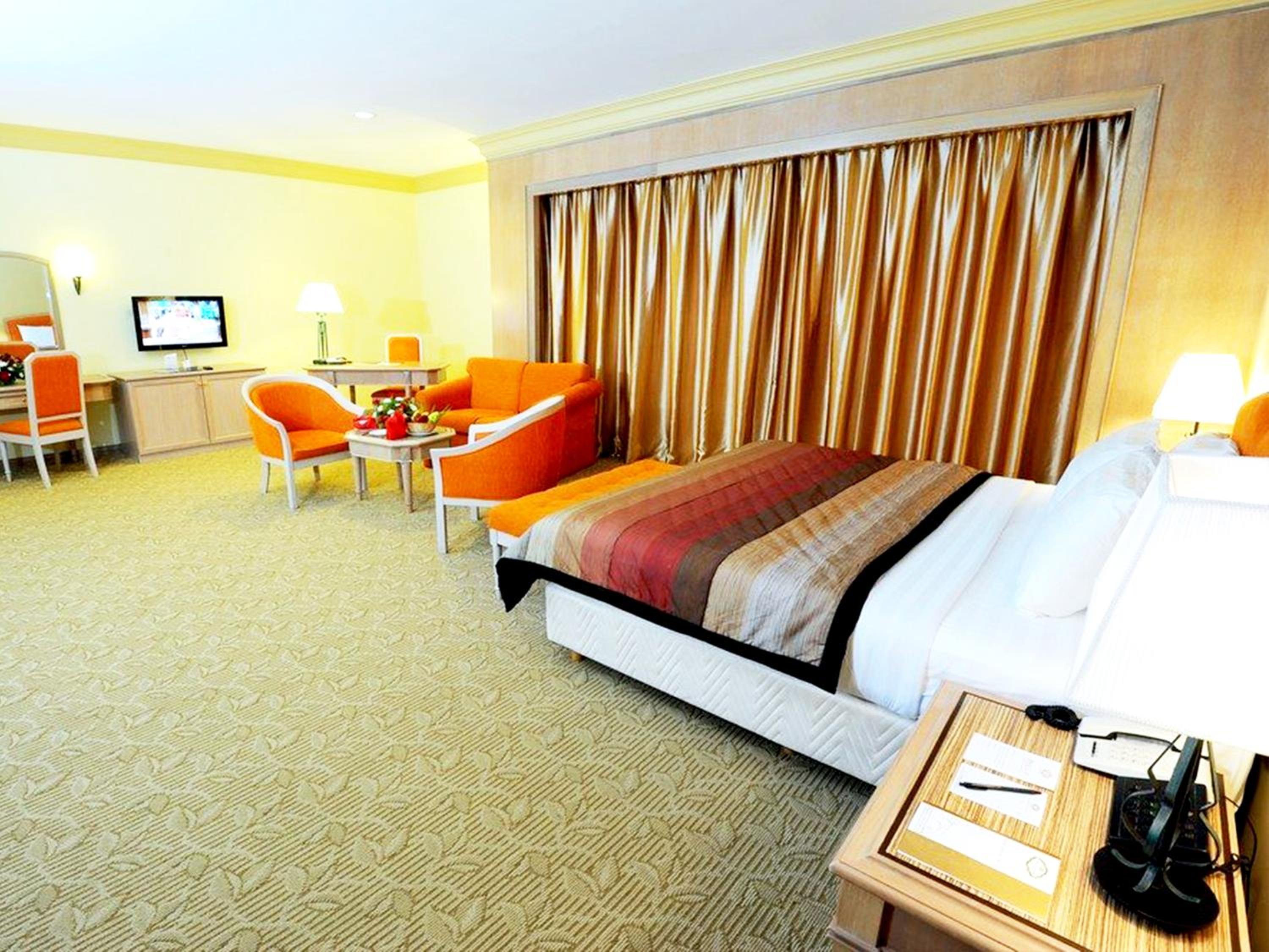 Executive Suite - Photo 6