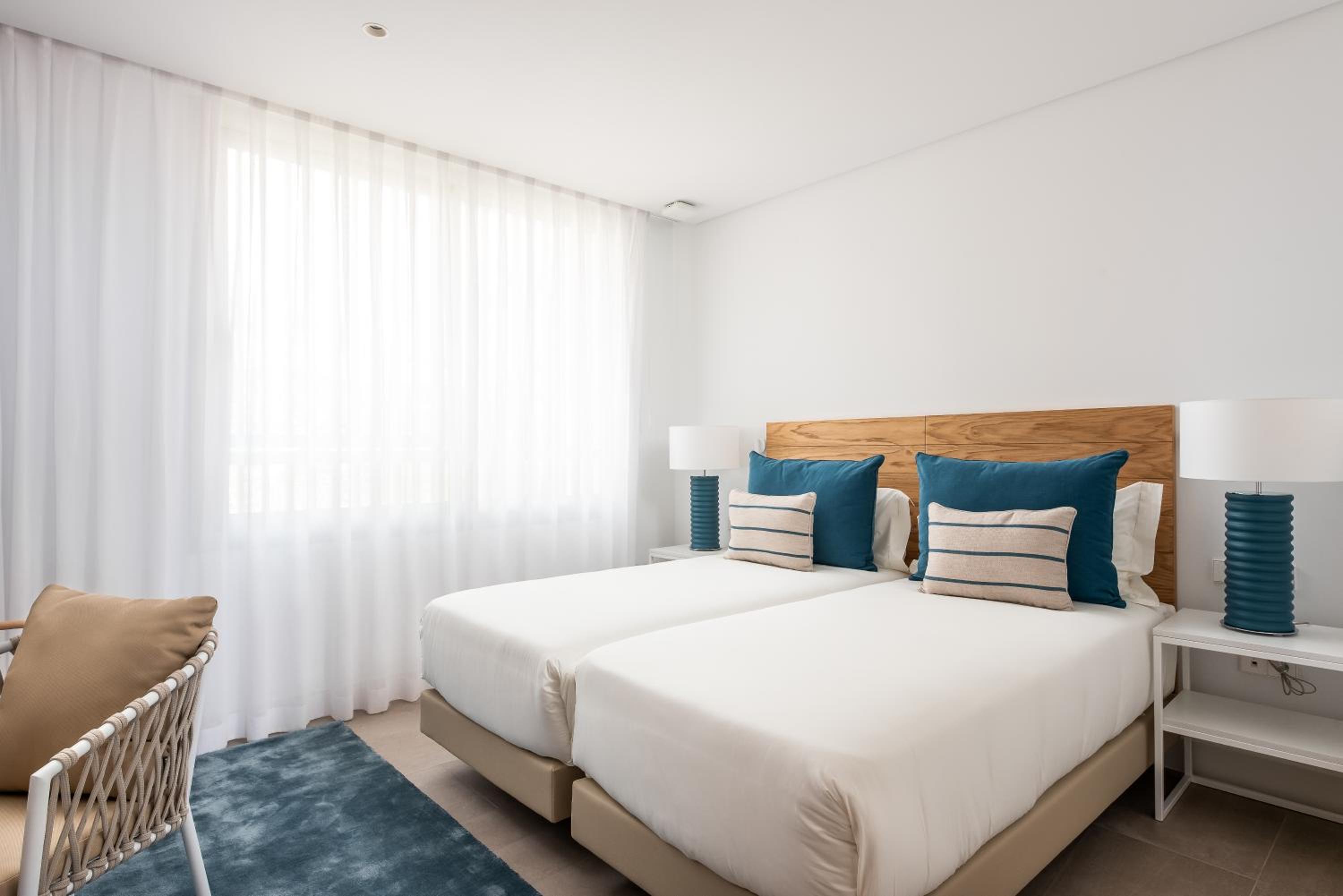 Three-Bedroom Suite with Sea View thumbnail 5
