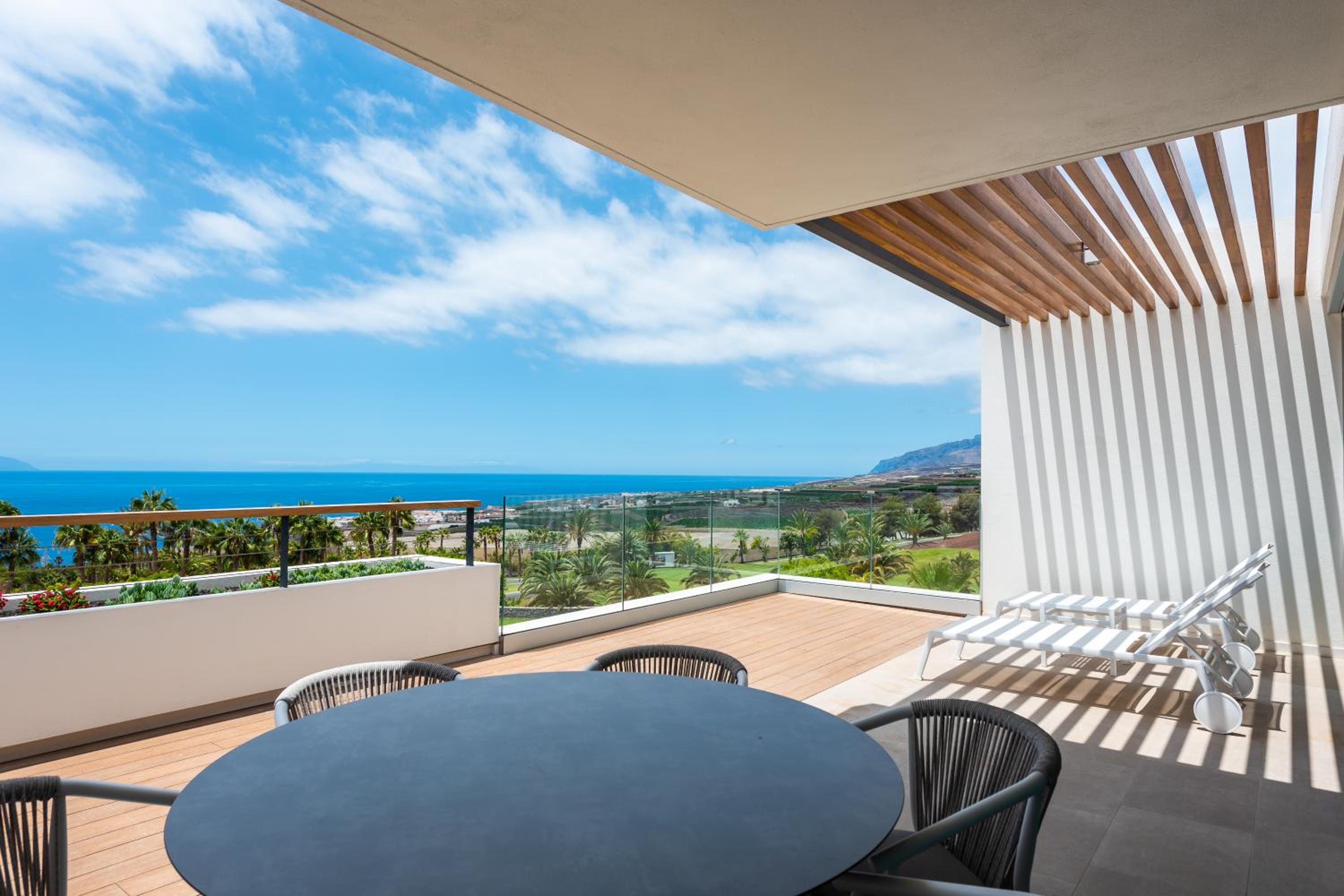 Two-Bedroom Suite with Sea View - Photo 26