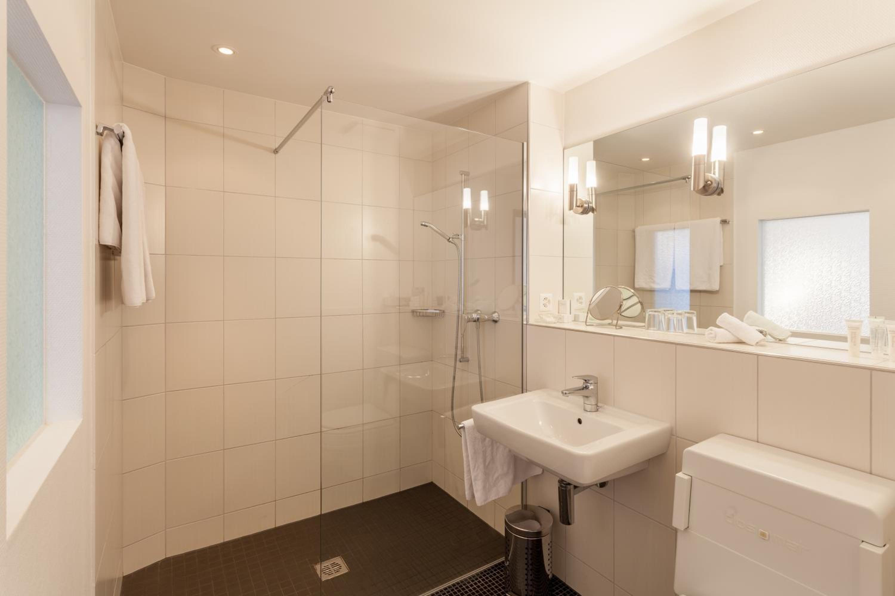 Standard Double Room - Photo 4