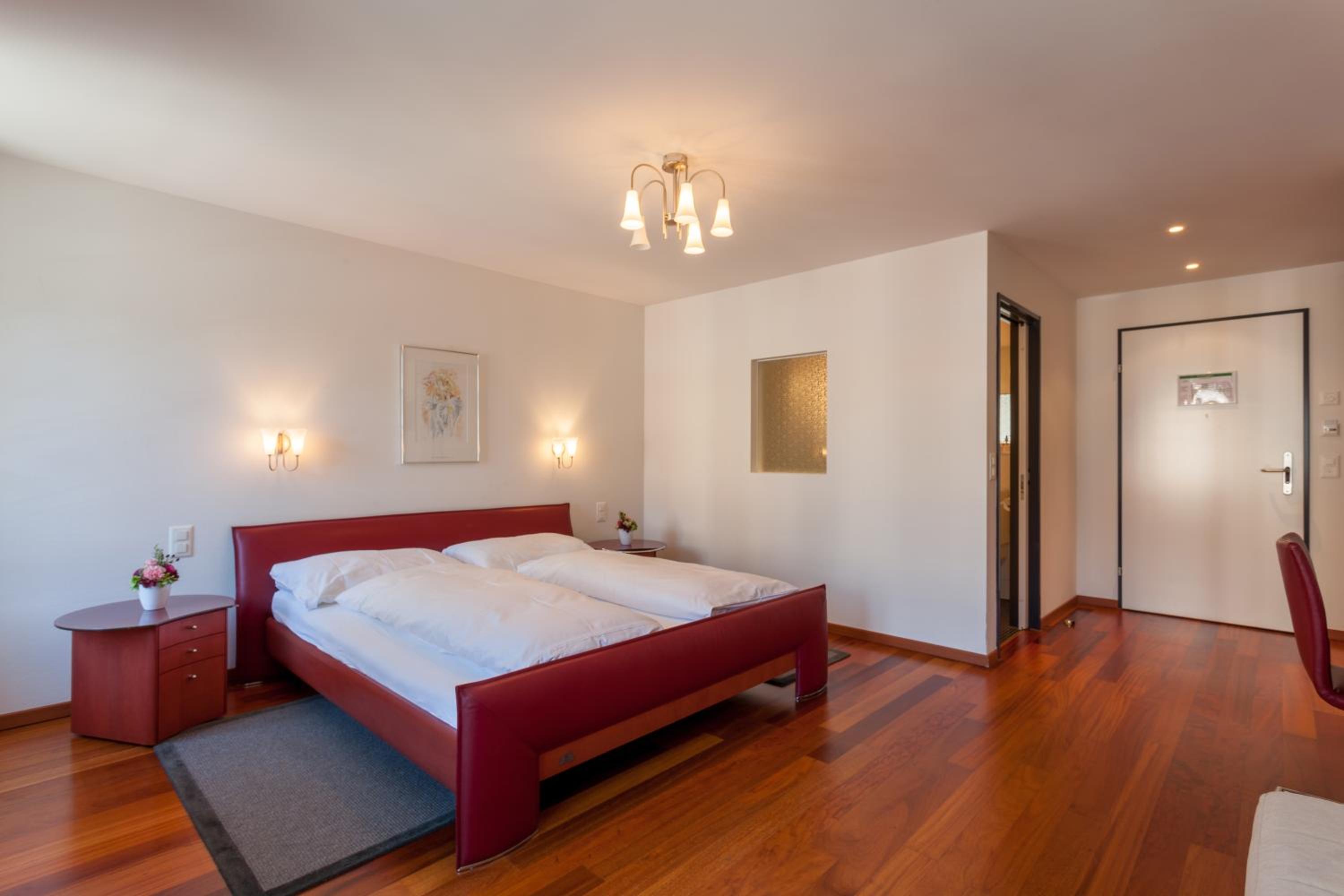 Junior Suite with Balcony - Photo 5