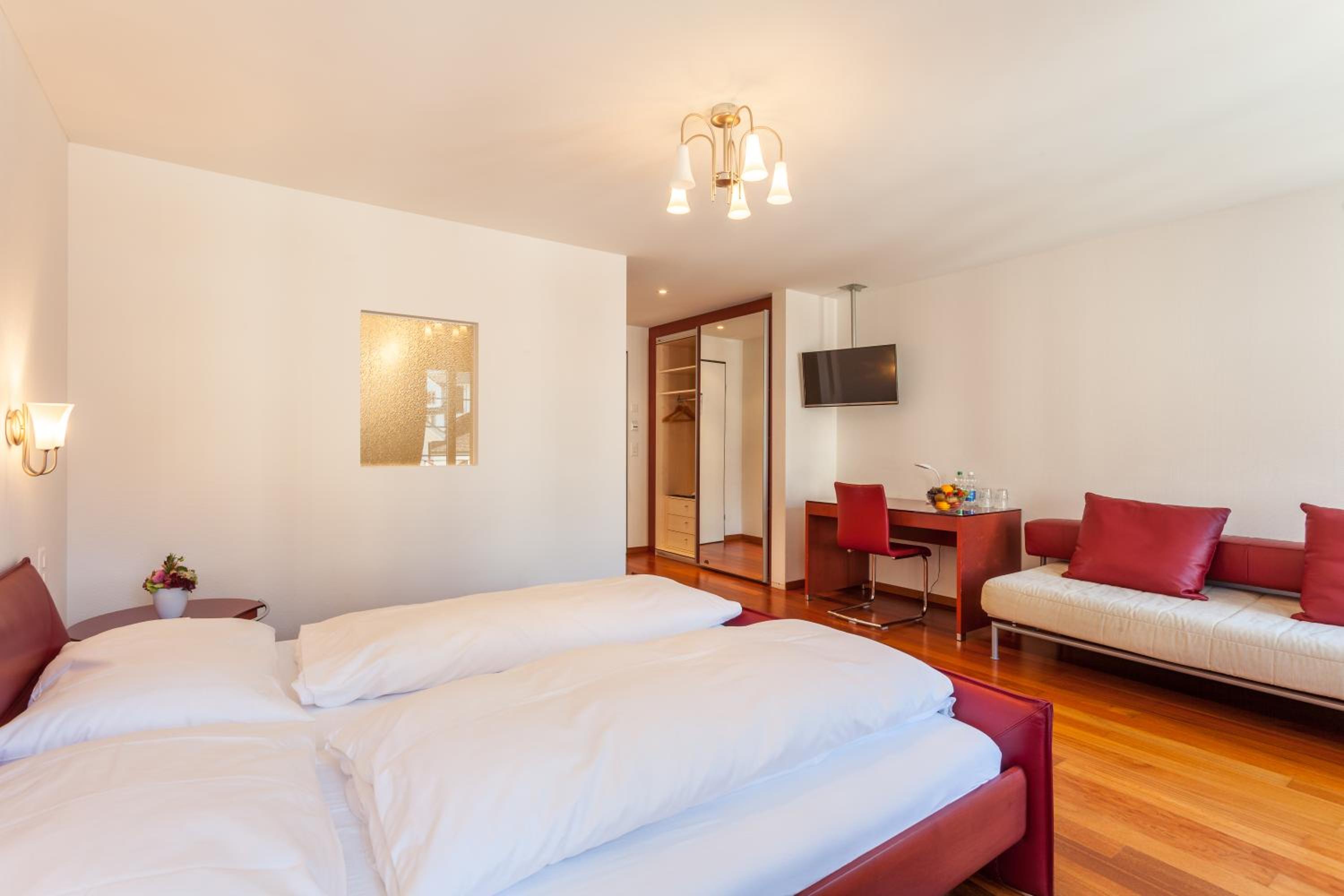 Junior Suite with Balcony - Photo 1