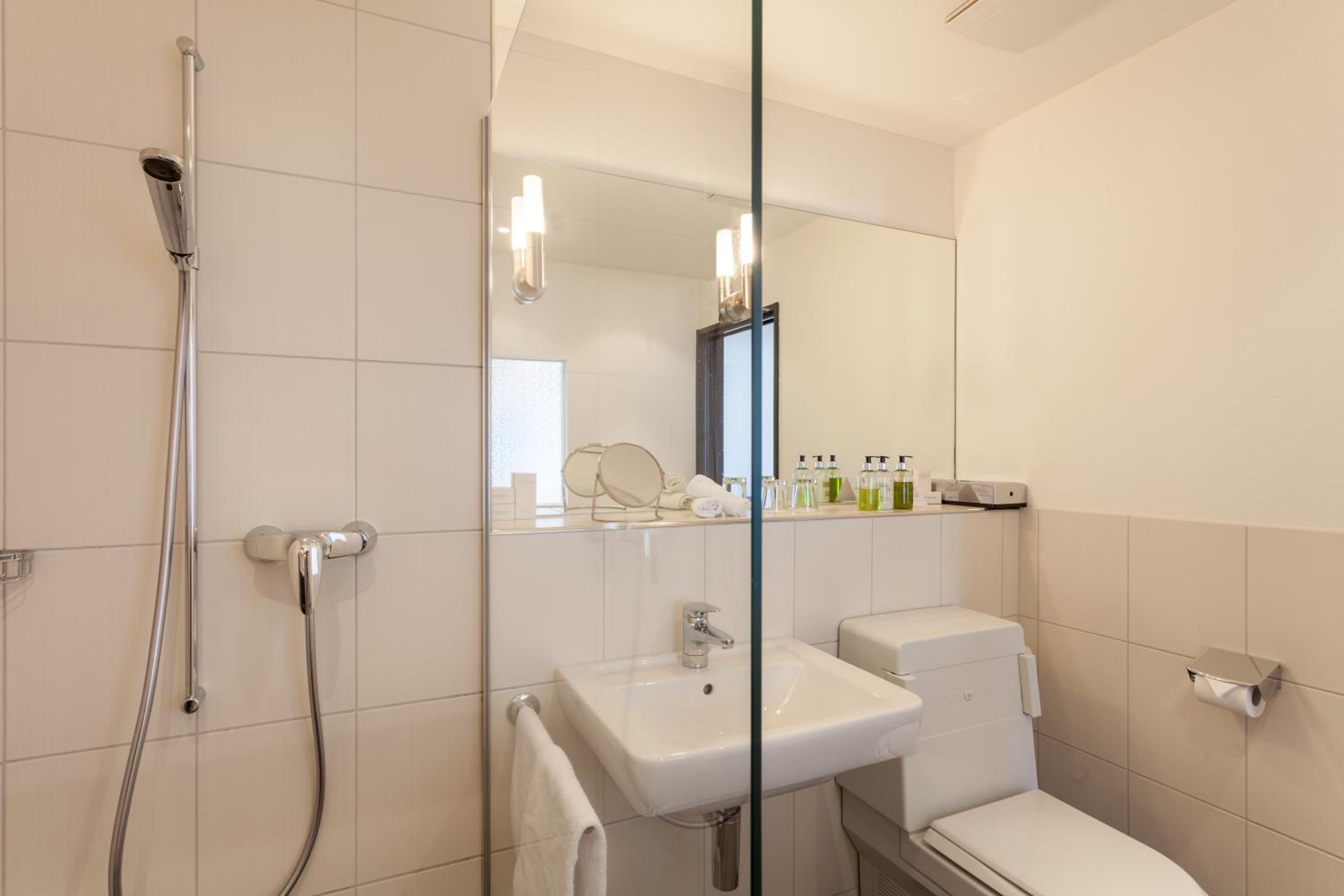 Junior Suite with Balcony - Photo 6