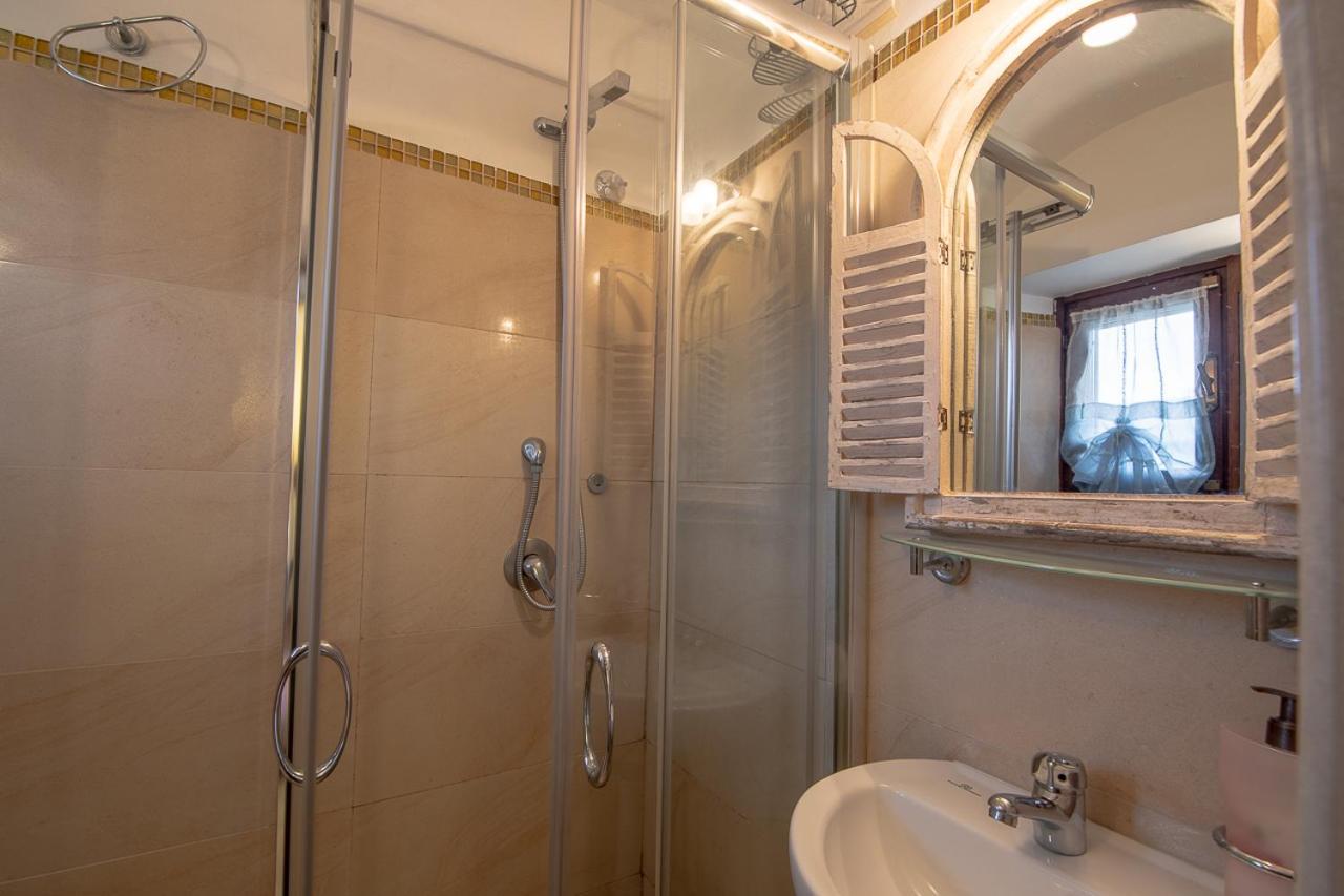 Double Room - Photo 15