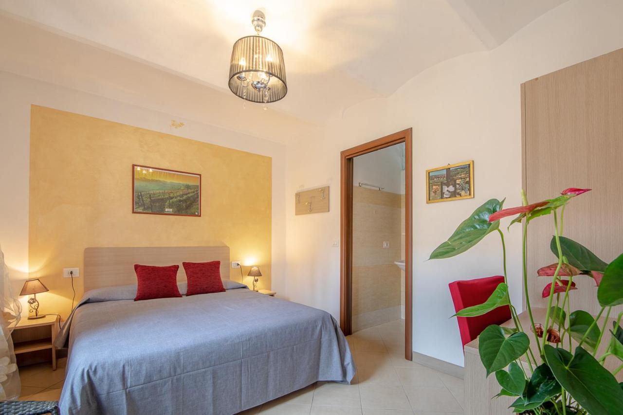 Double Room - Photo 11