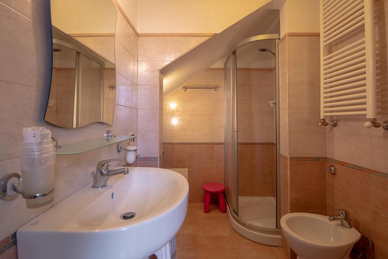 Double Room - Photo 16