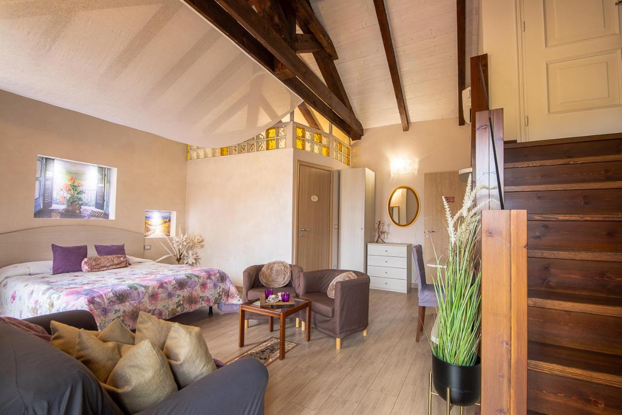 Suite - Photo 1
