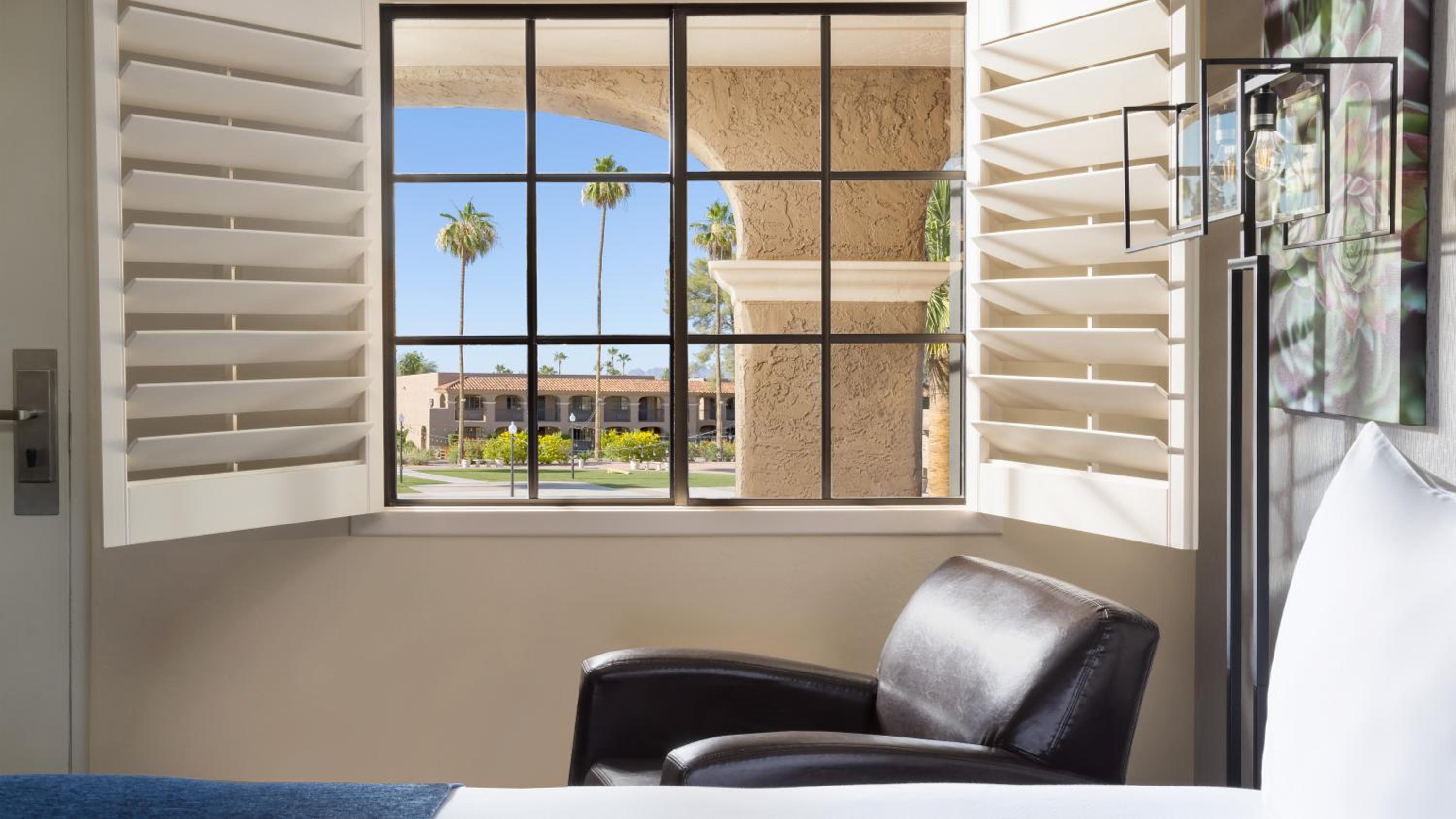 Deluxe Courtyard Double