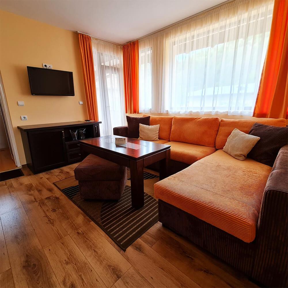 One-Bedroom Suite with Balcony photo 3