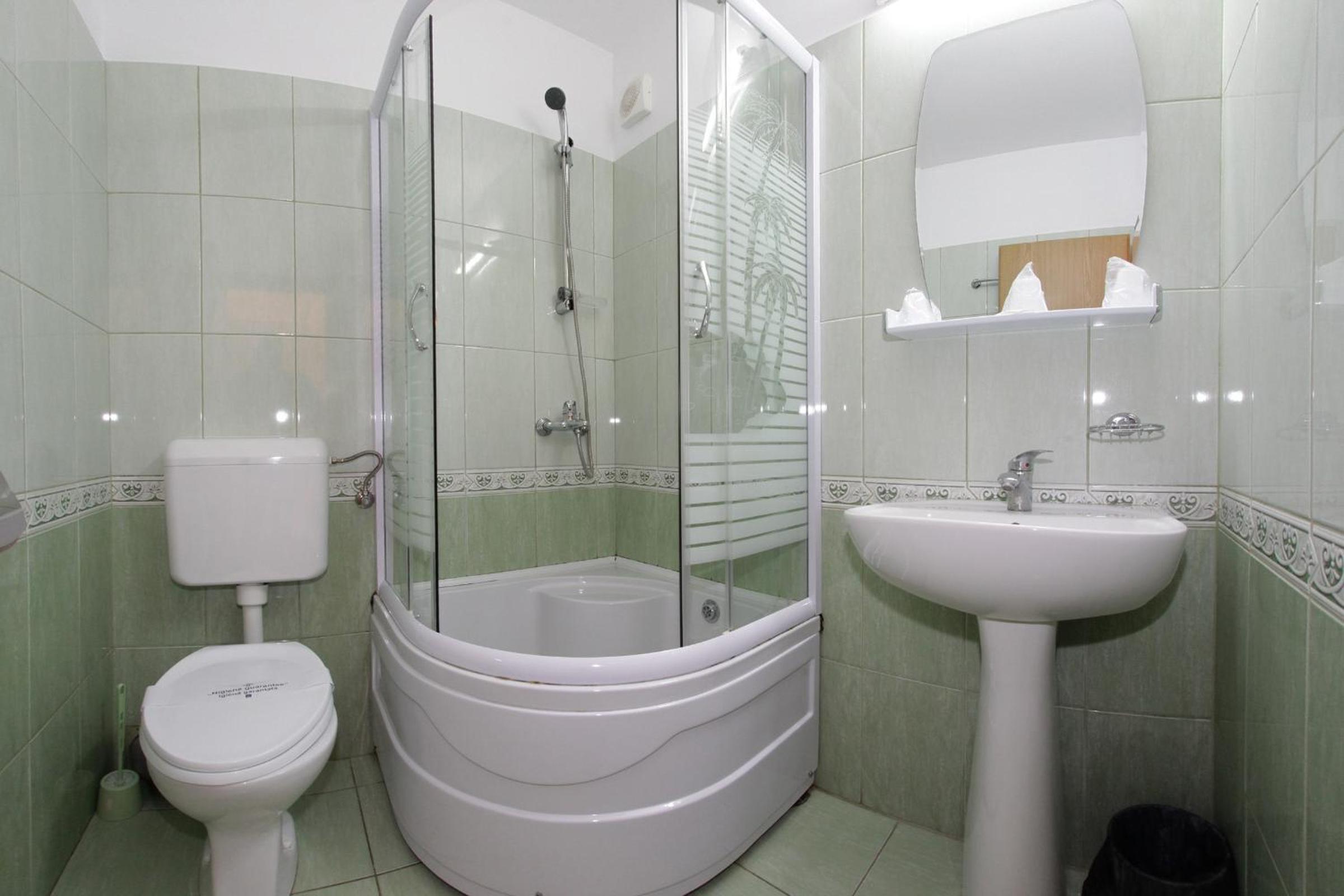 Double Room - Photo 5