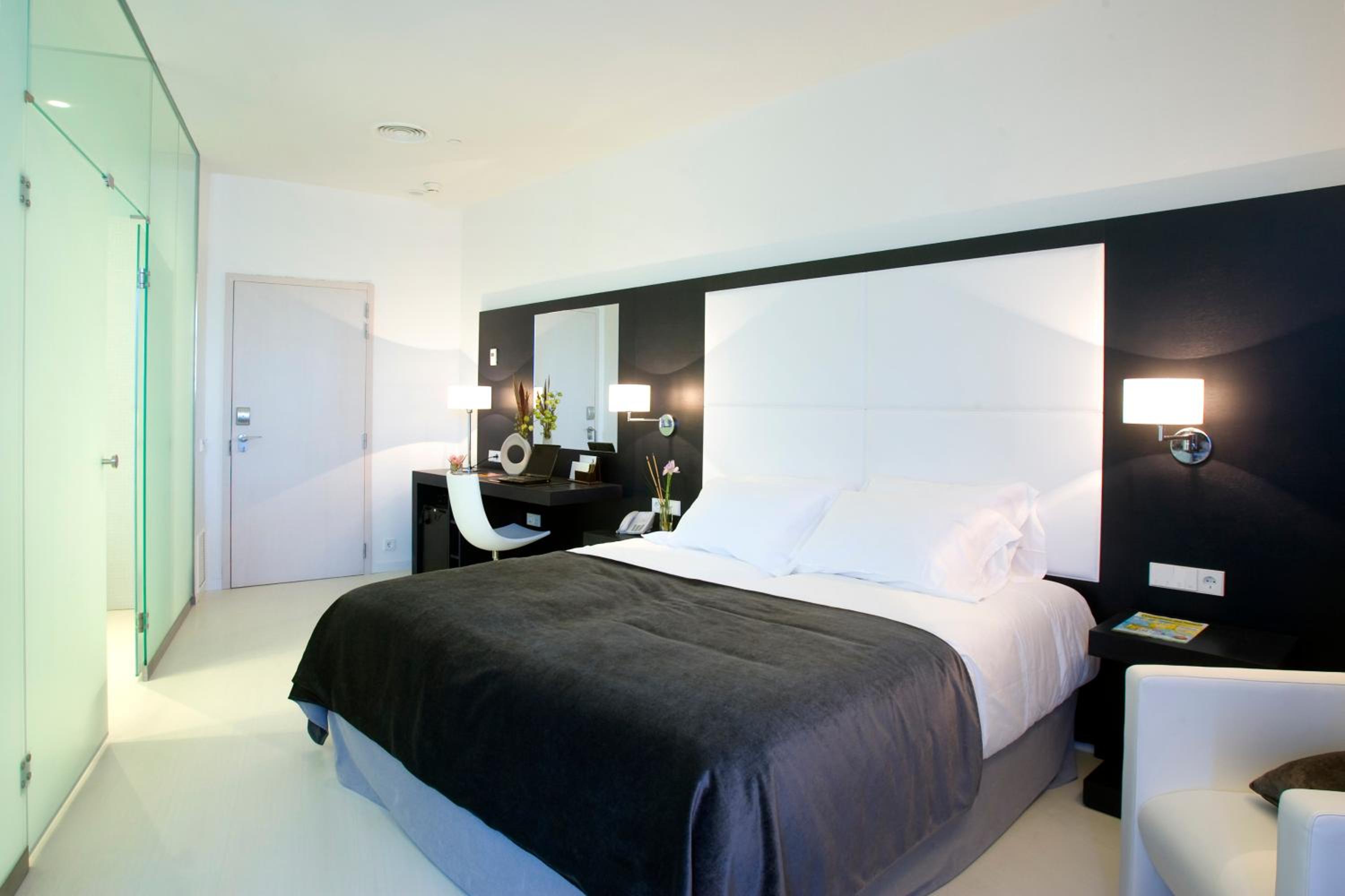 Standard Double or Twin Room - Photo 2