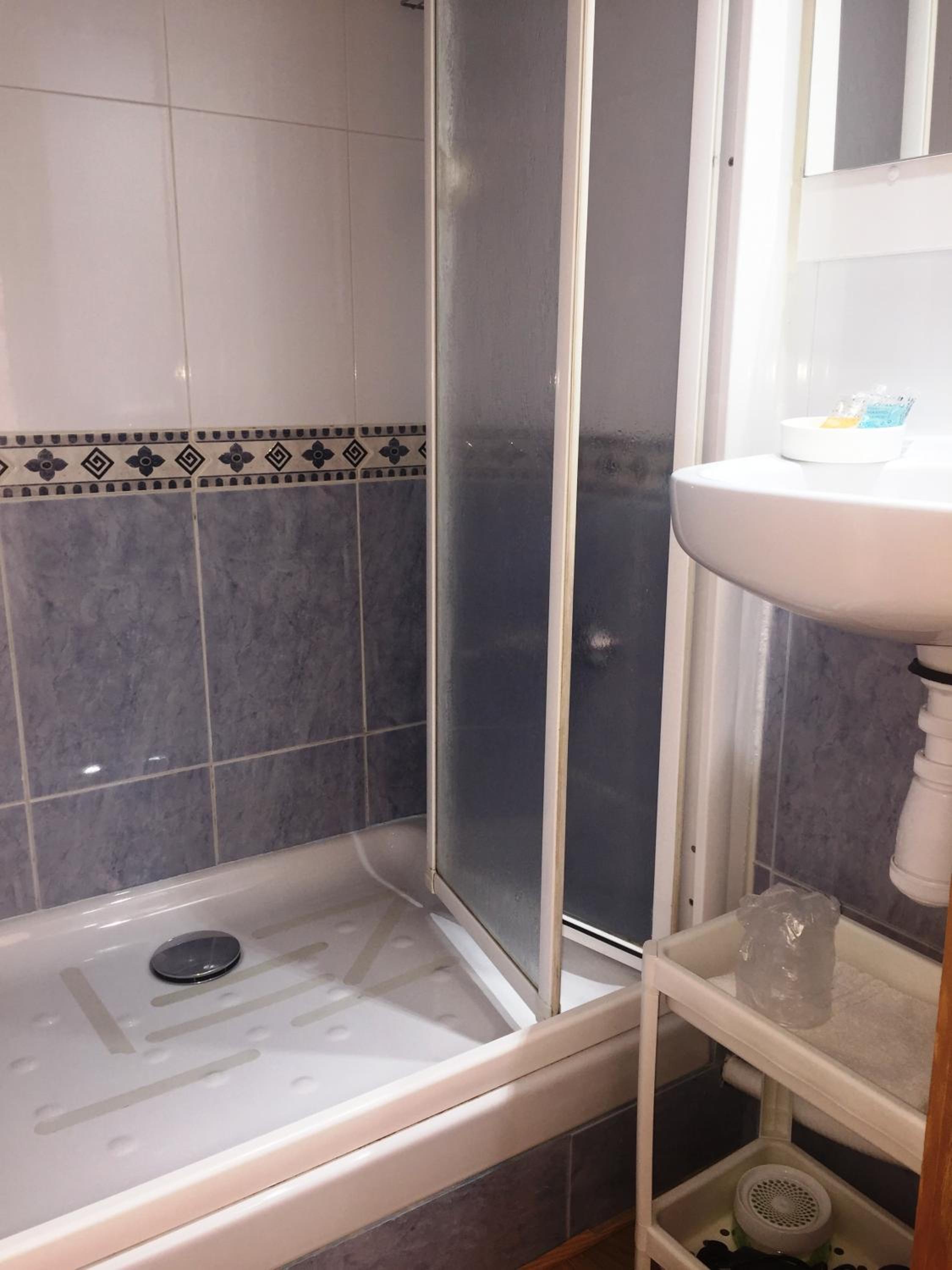 Single Room with Shared Toilet photo 3