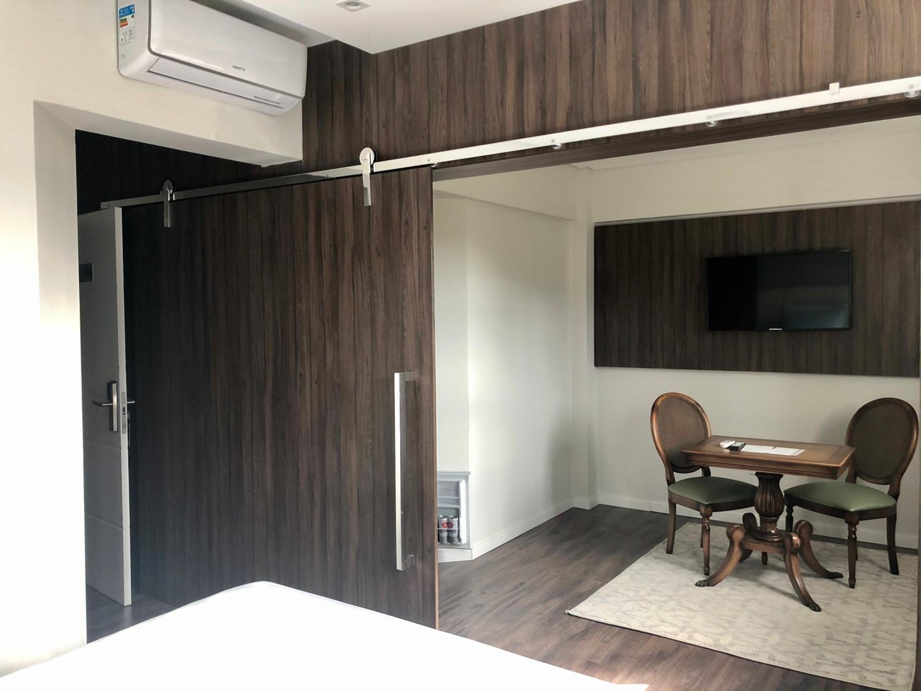 Suite - Photo 2