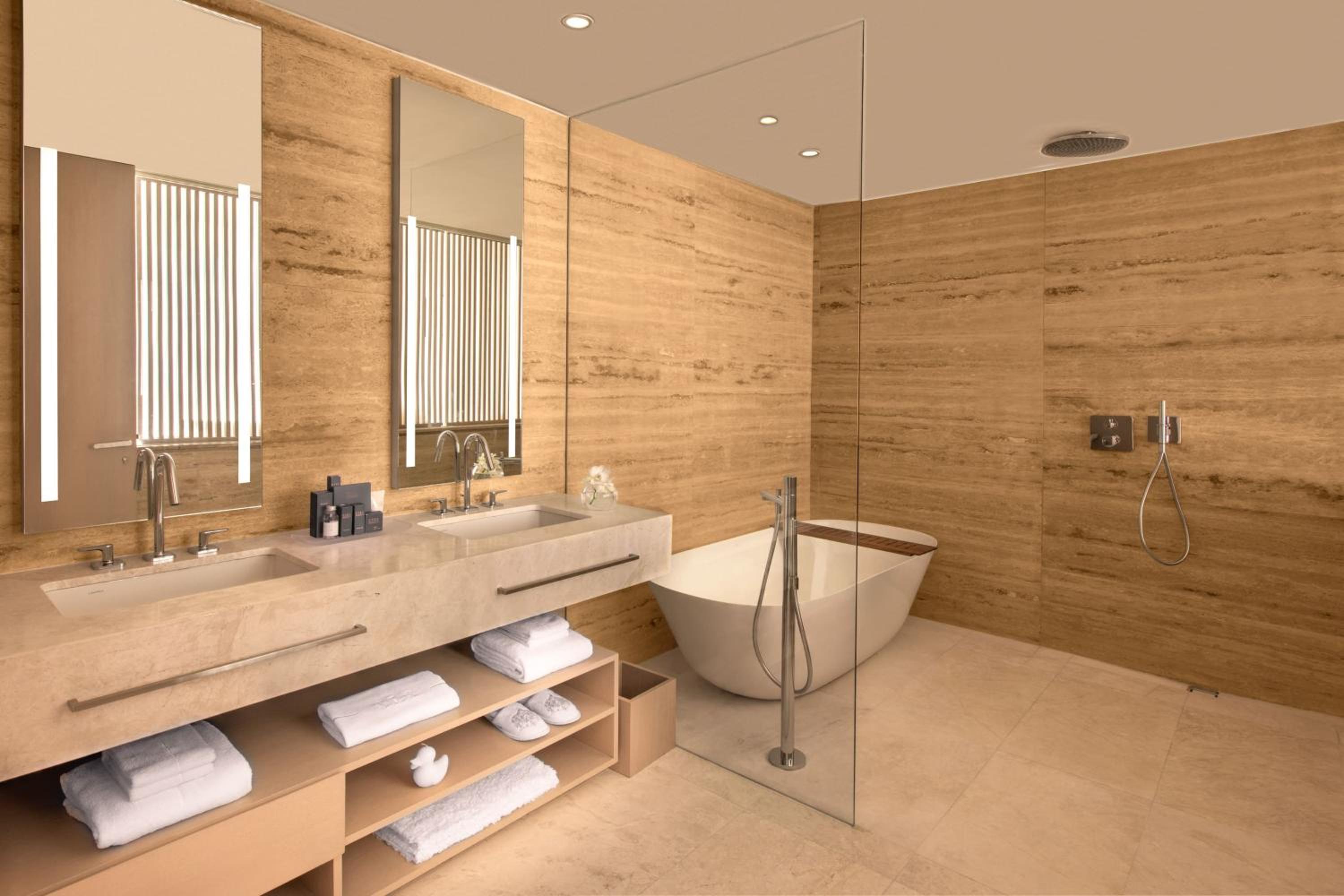 Premier One-Bedroom Suite Ocean Front