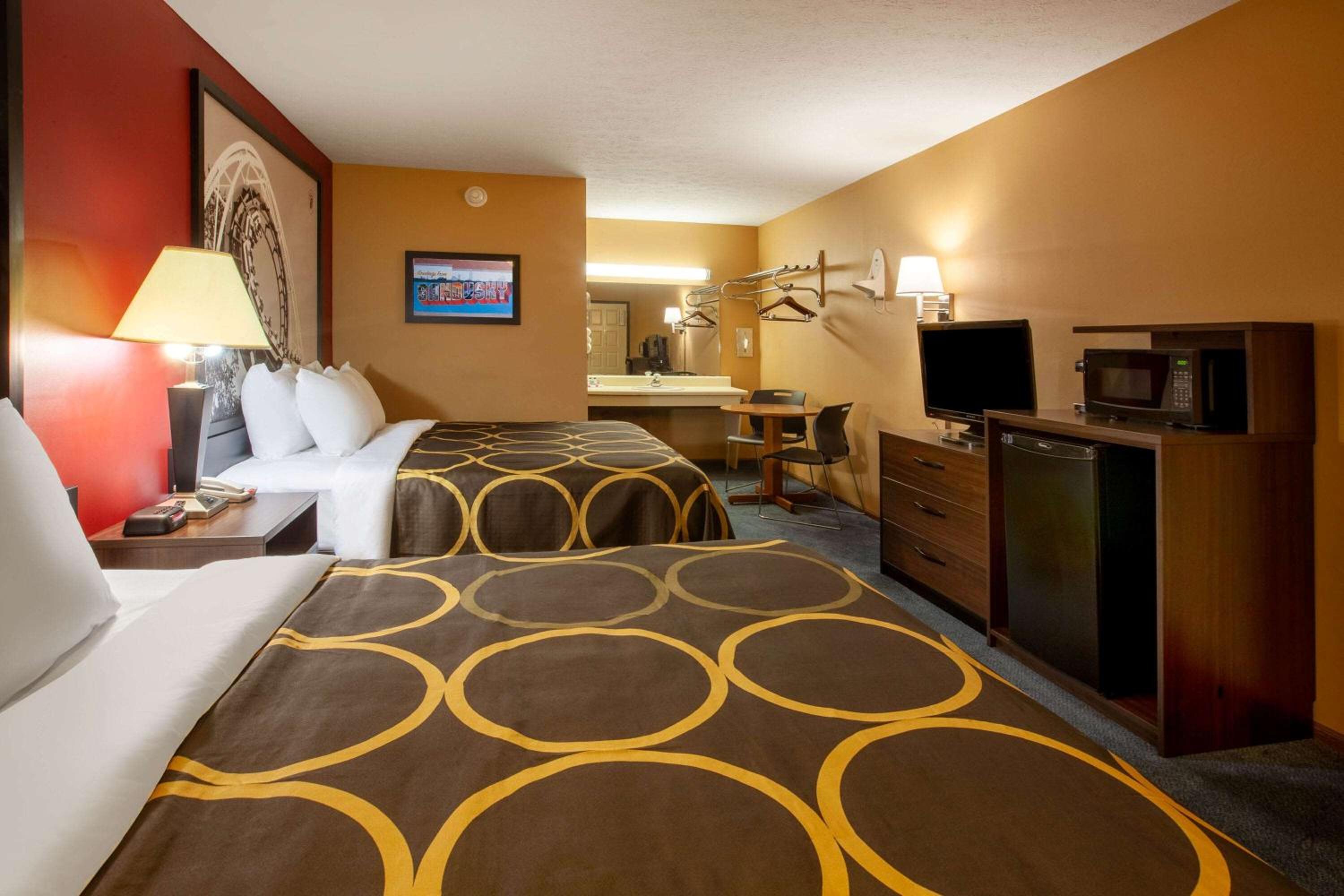 King Room with Two King Beds - Non-Smoking - Photo 1