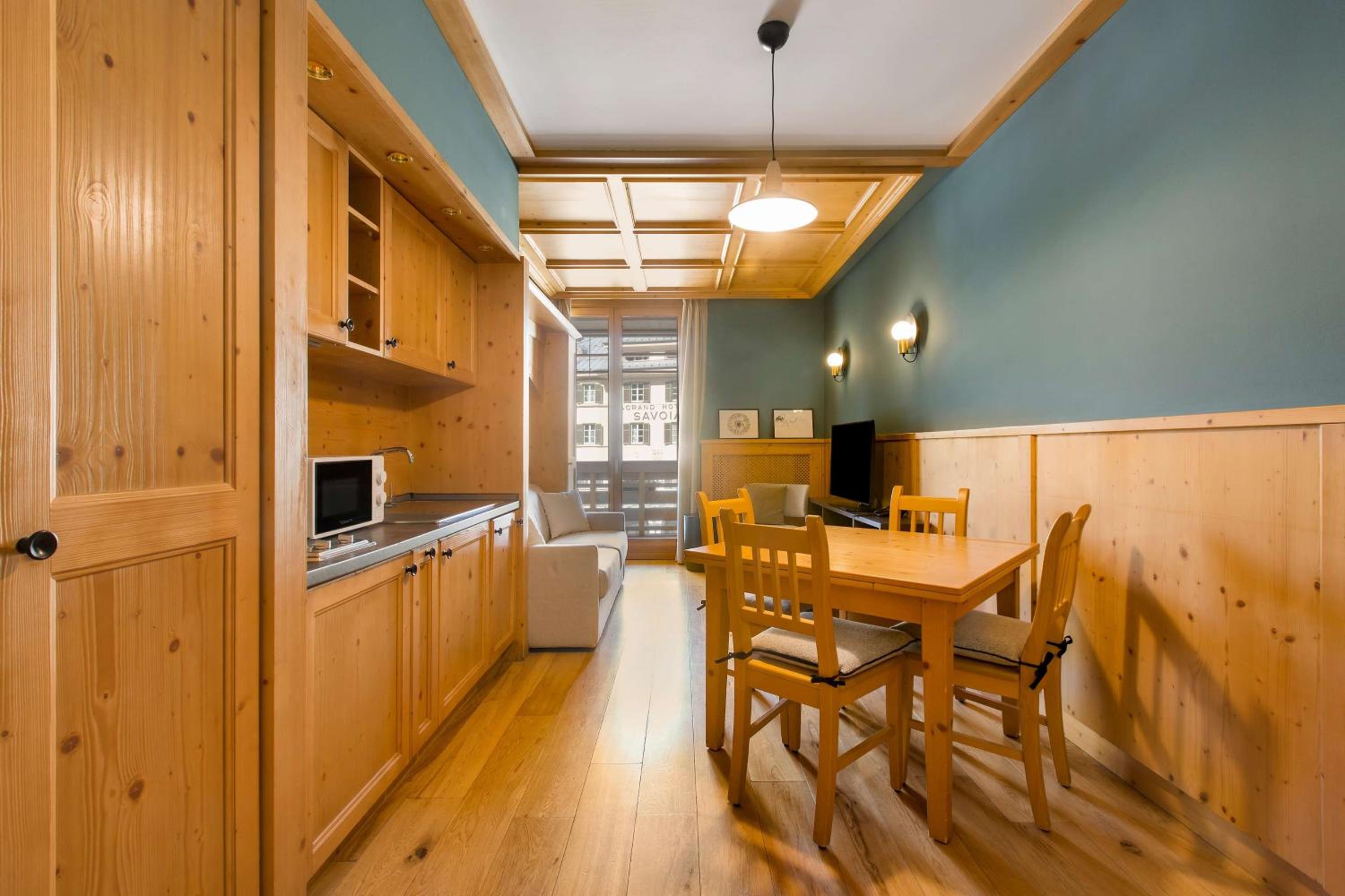 One-Bedroom Apartment with Tofane Mountain View and Balcony - Photo 12