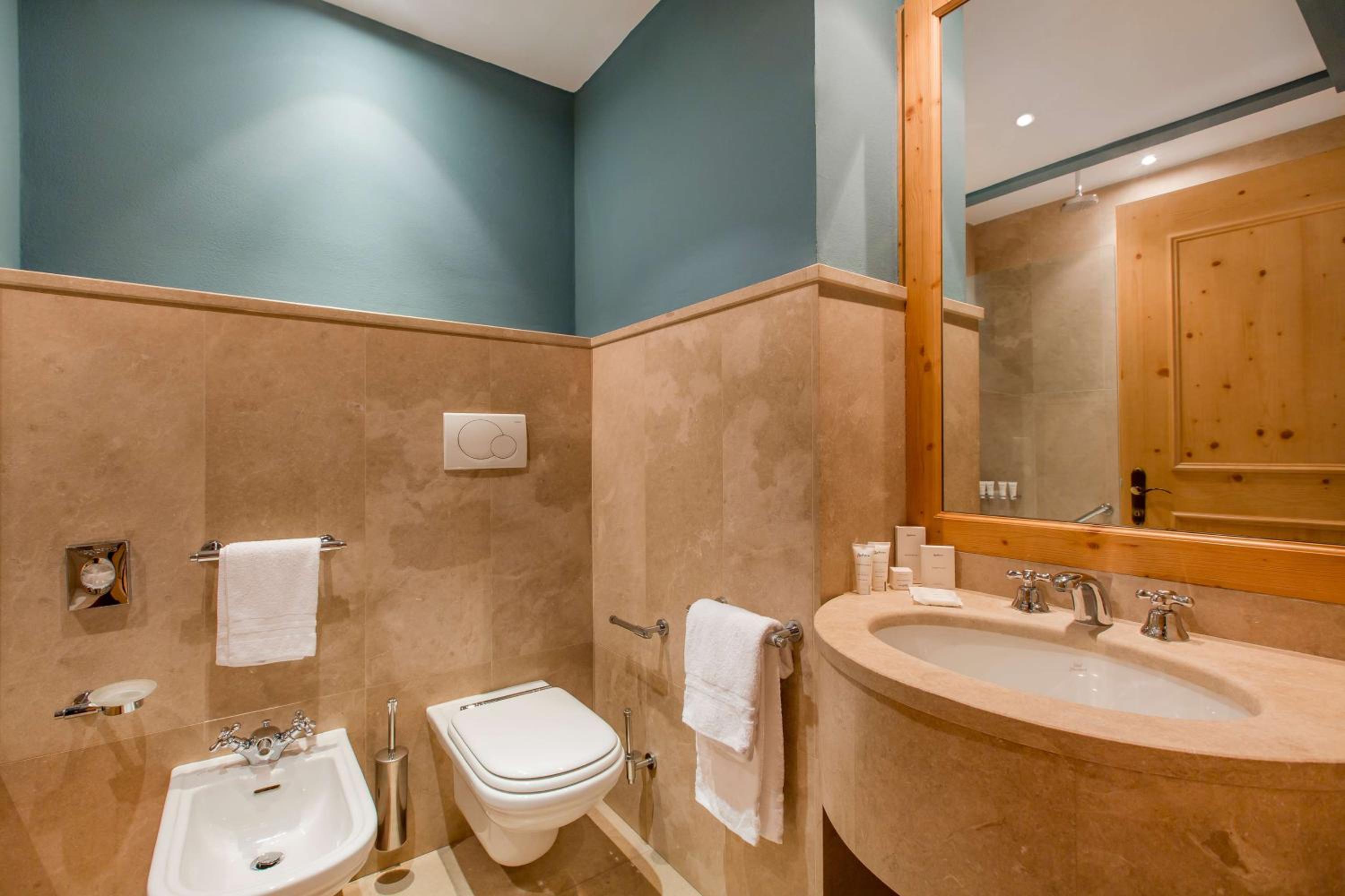 One-Bedroom Studio - Photo 4