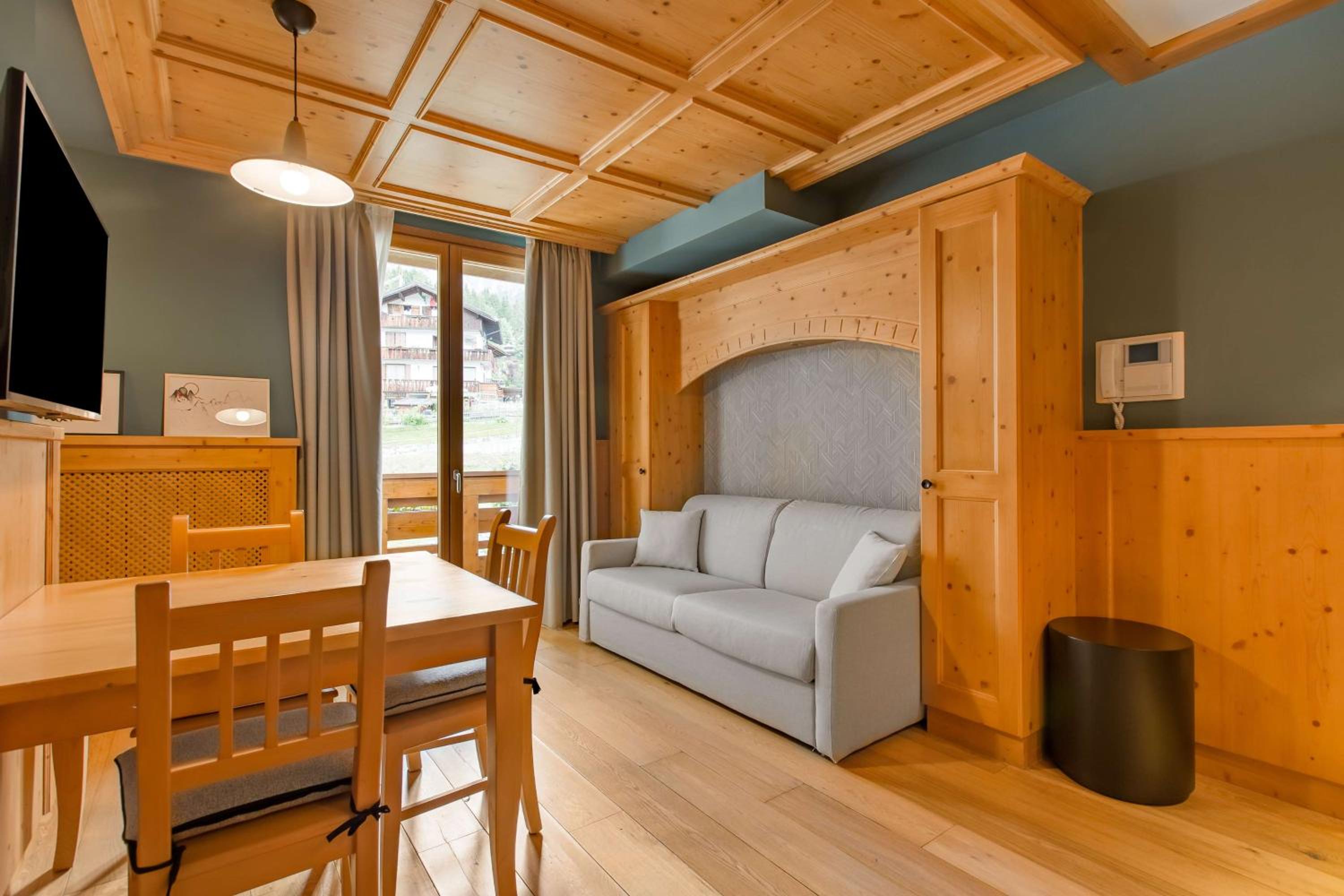 One-Bedroom Apartment with Cristallo Mountain View - Photo 5