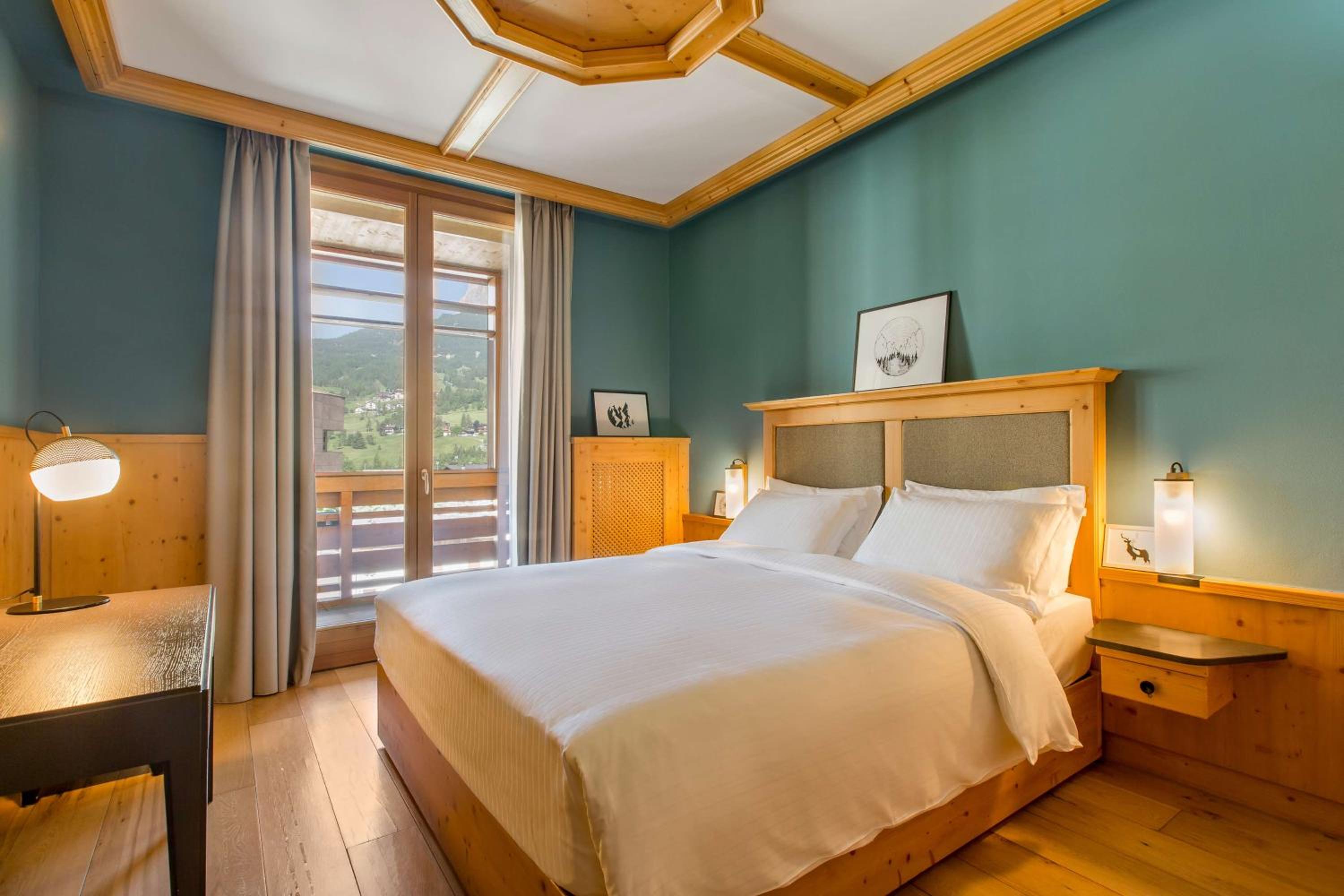 One-Bedroom Apartment with Tofane Mountain View and Balcony - Photo 15
