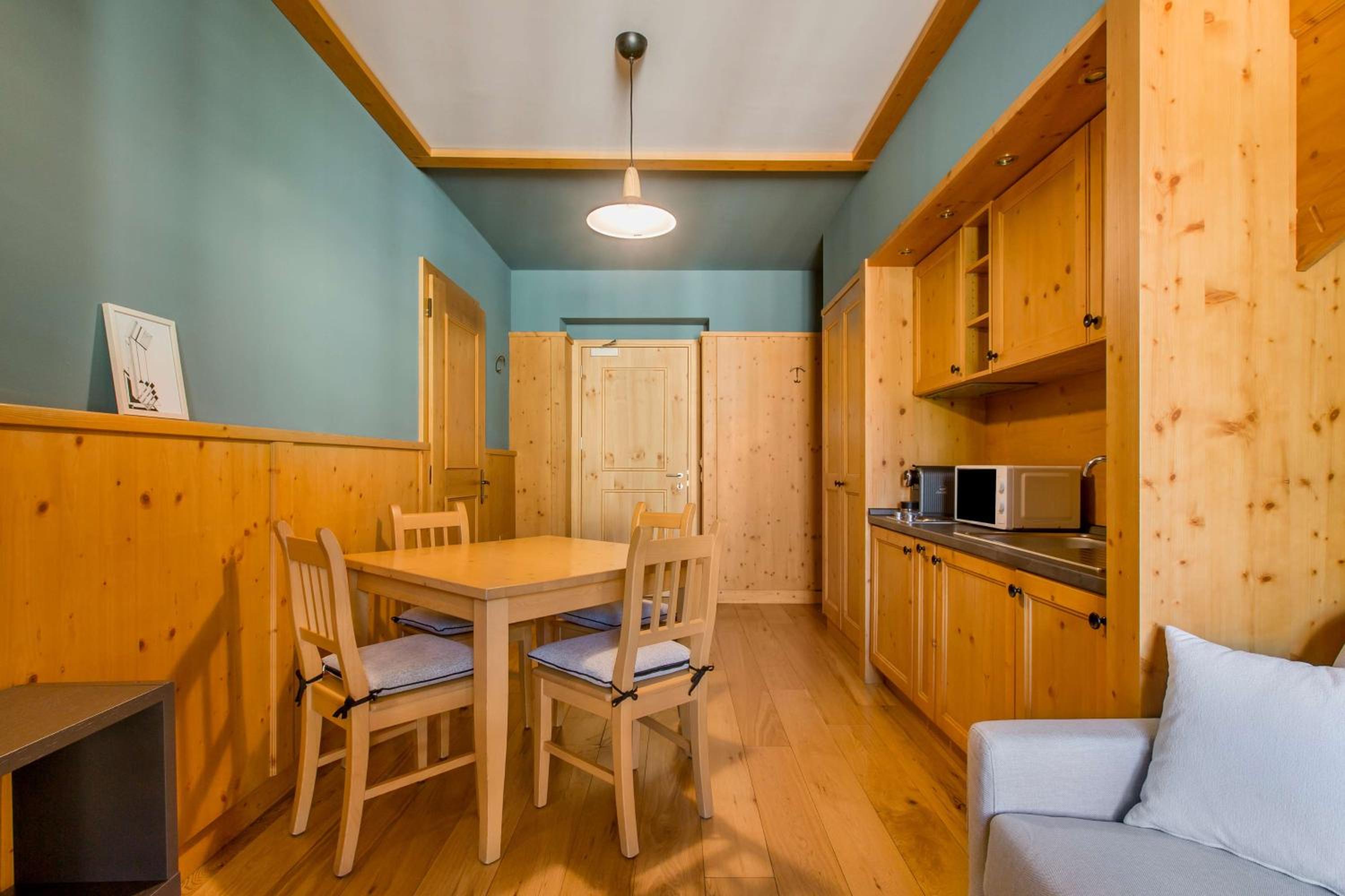One-Bedroom Apartment with Tofane Mountain View and Balcony - Photo 16