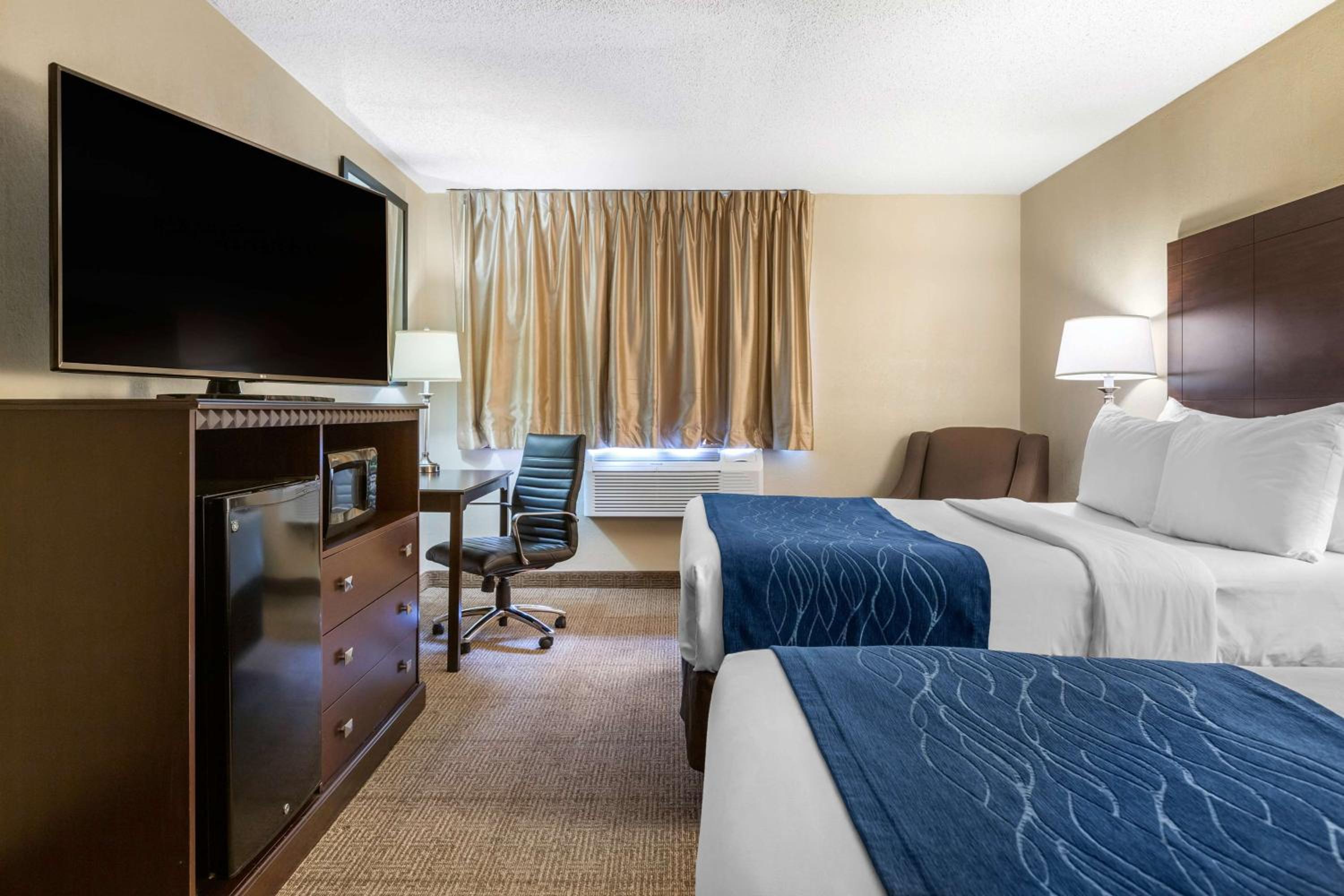 Double Room with Two Double Beds - Non-Smoking - Photo 2