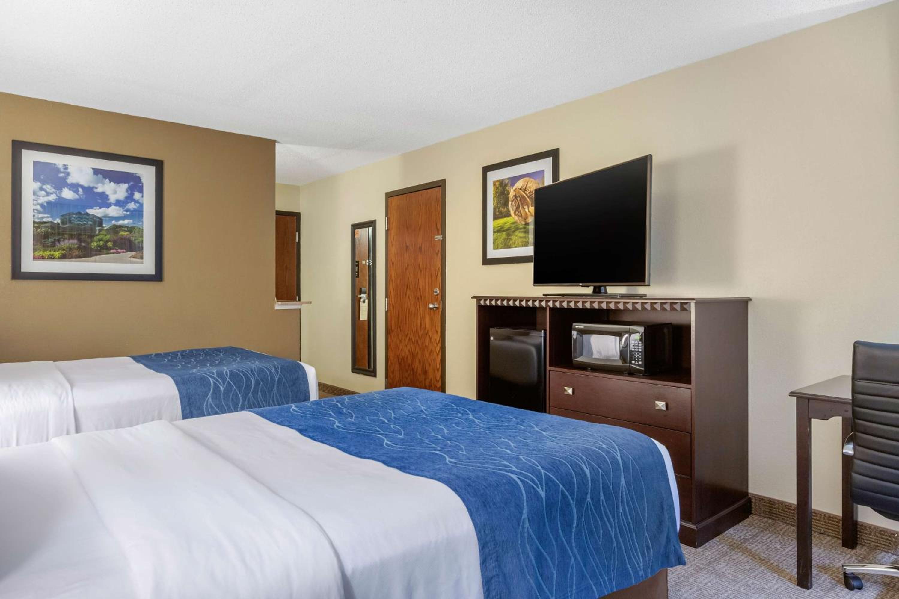 Double Room with Two Double Beds - Non-Smoking - Photo 4