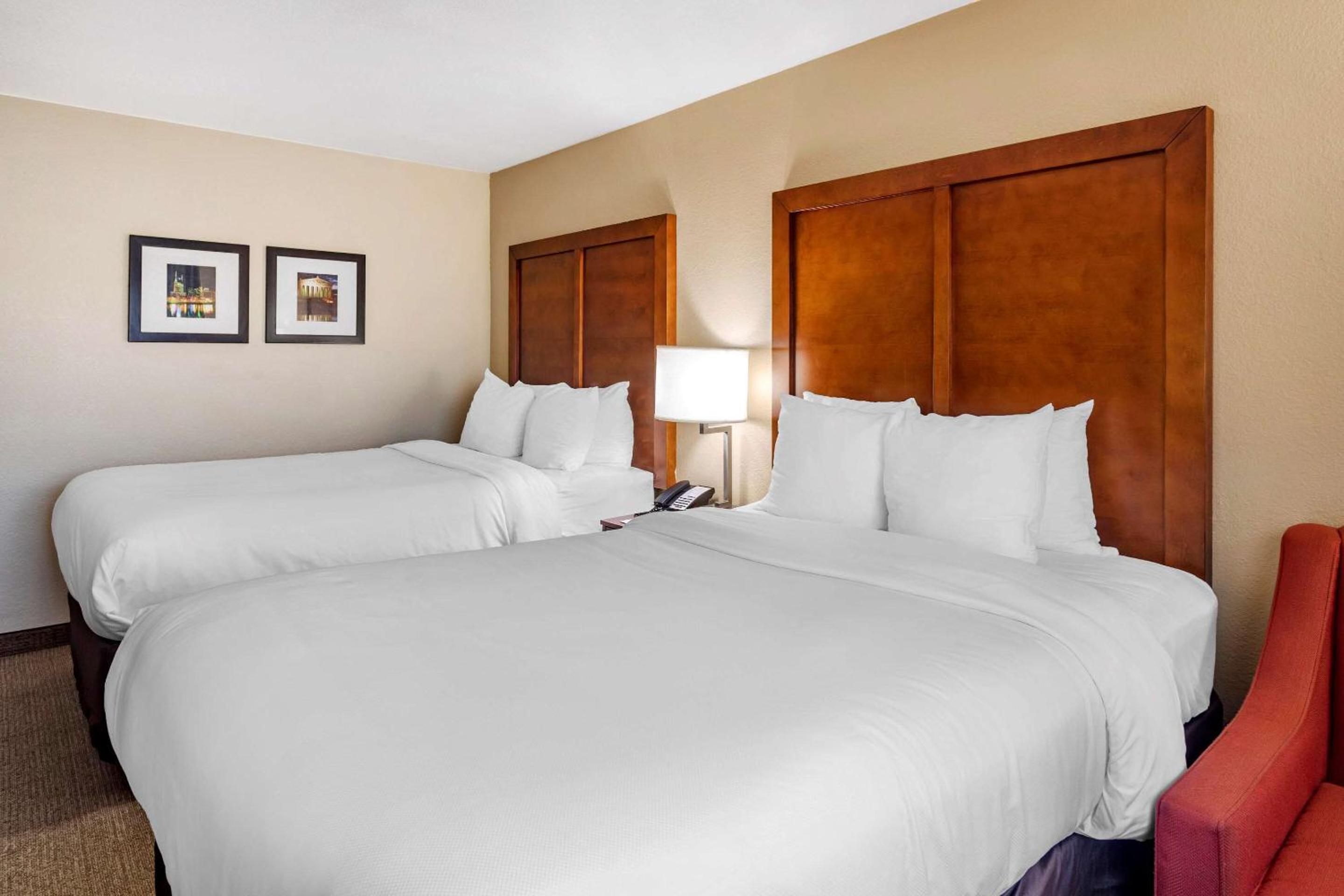 Double Room with Two Double Beds - Photo 2